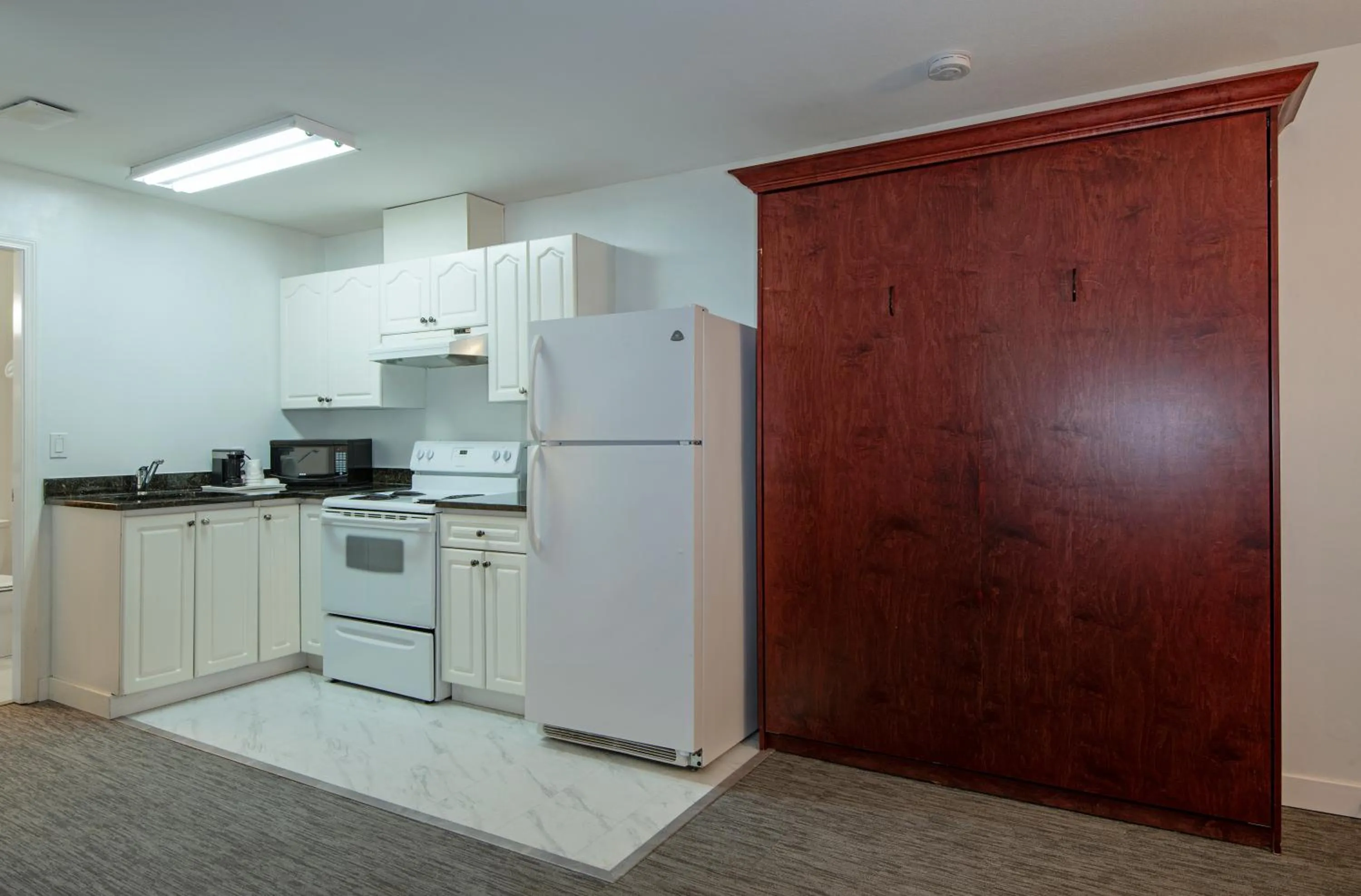 Travelodge by Wyndham Kamloops Mountview