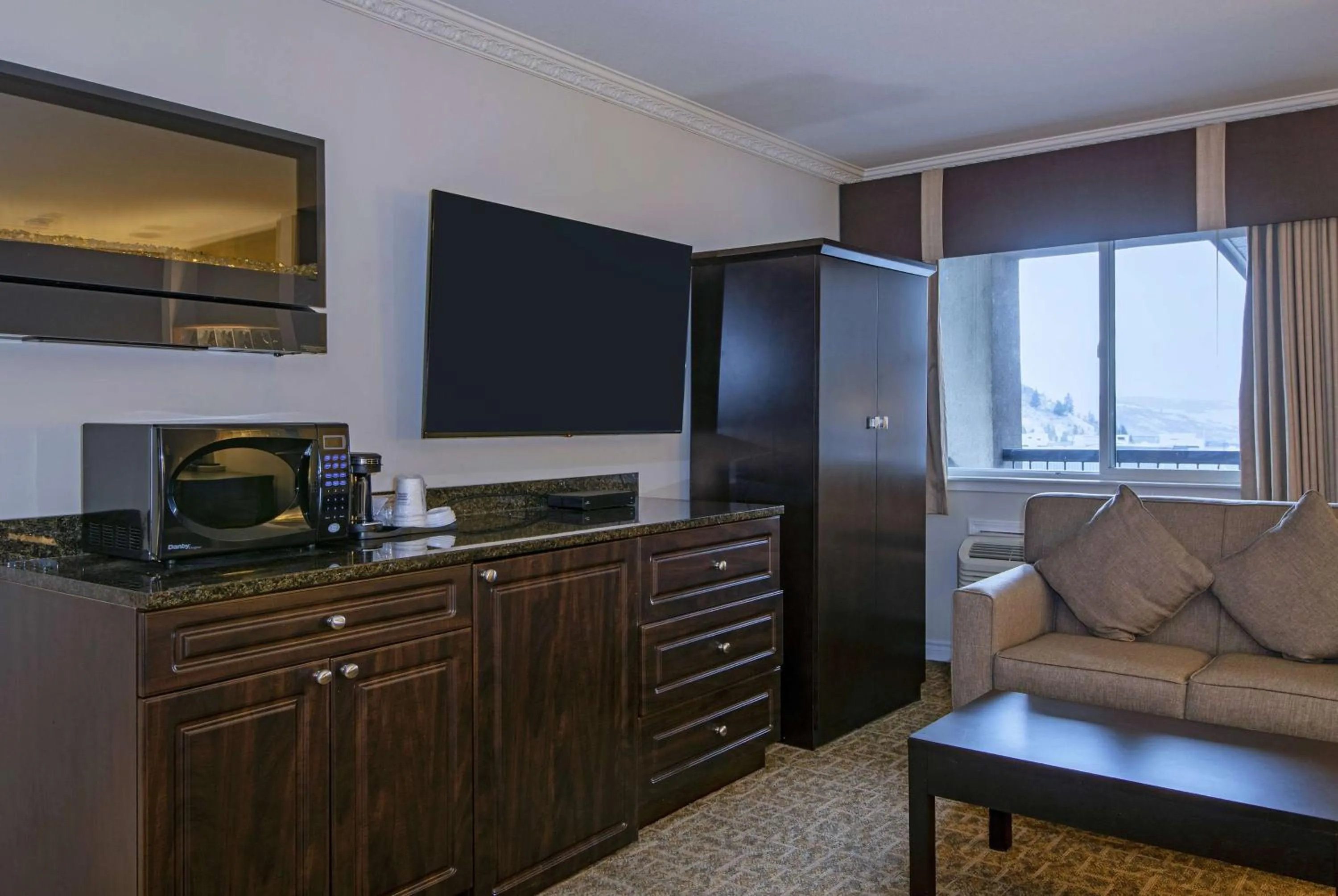 Photo of the whole room in Travelodge by Wyndham Kamloops Mountview