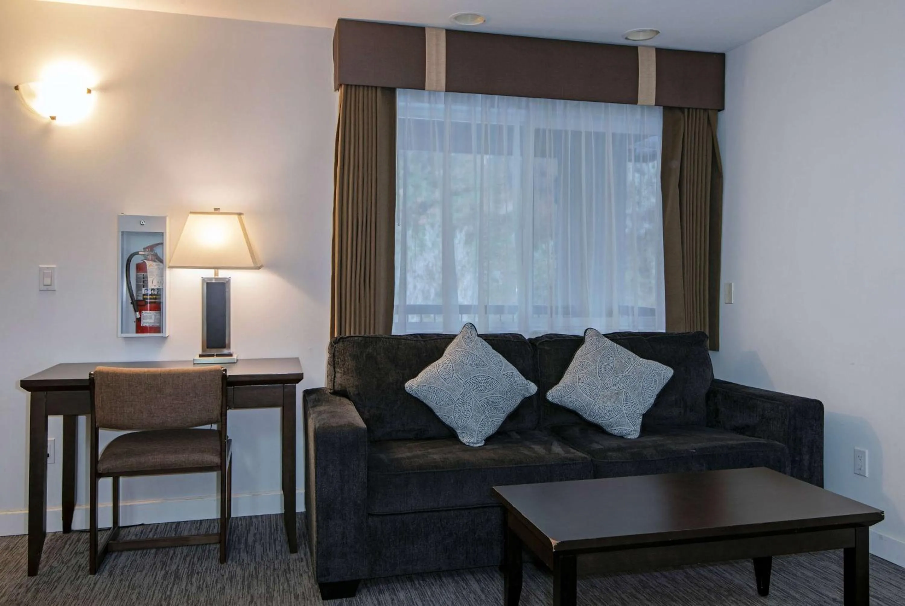 Photo of the whole room in Travelodge by Wyndham Kamloops Mountview