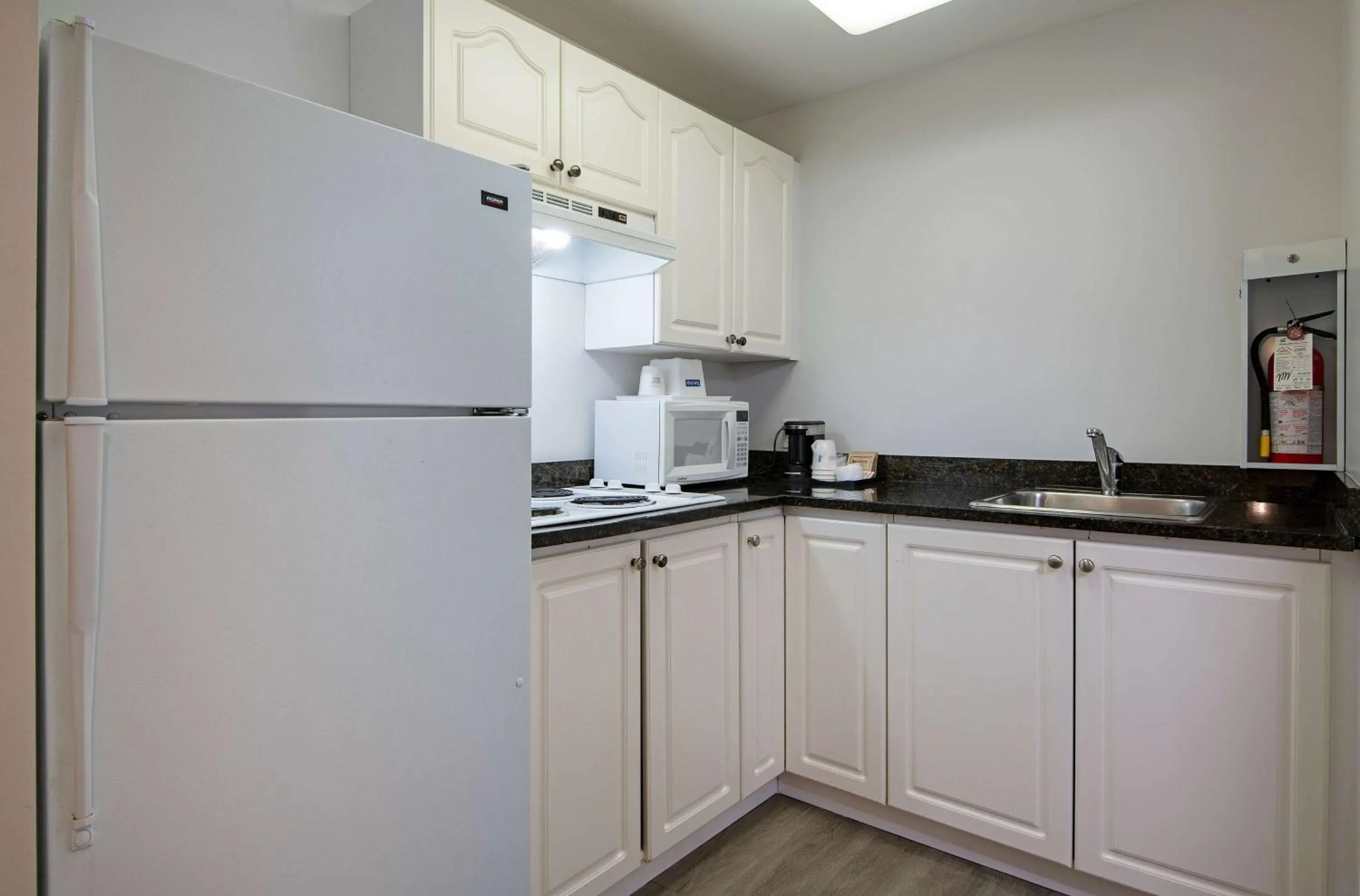 Photo of the whole room in Travelodge by Wyndham Kamloops Mountview