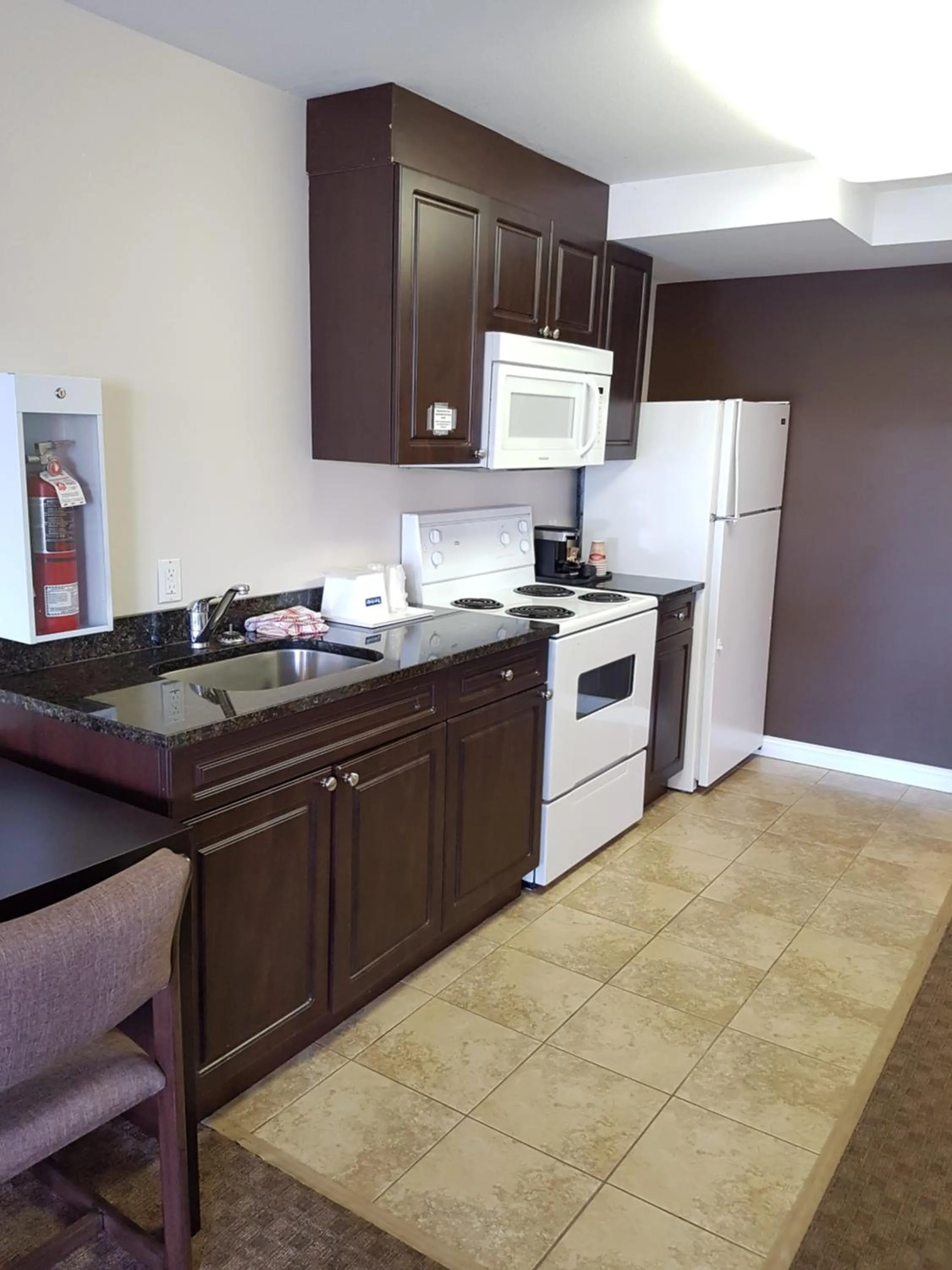 Kitchen or kitchenette in Travelodge by Wyndham Kamloops Mountview