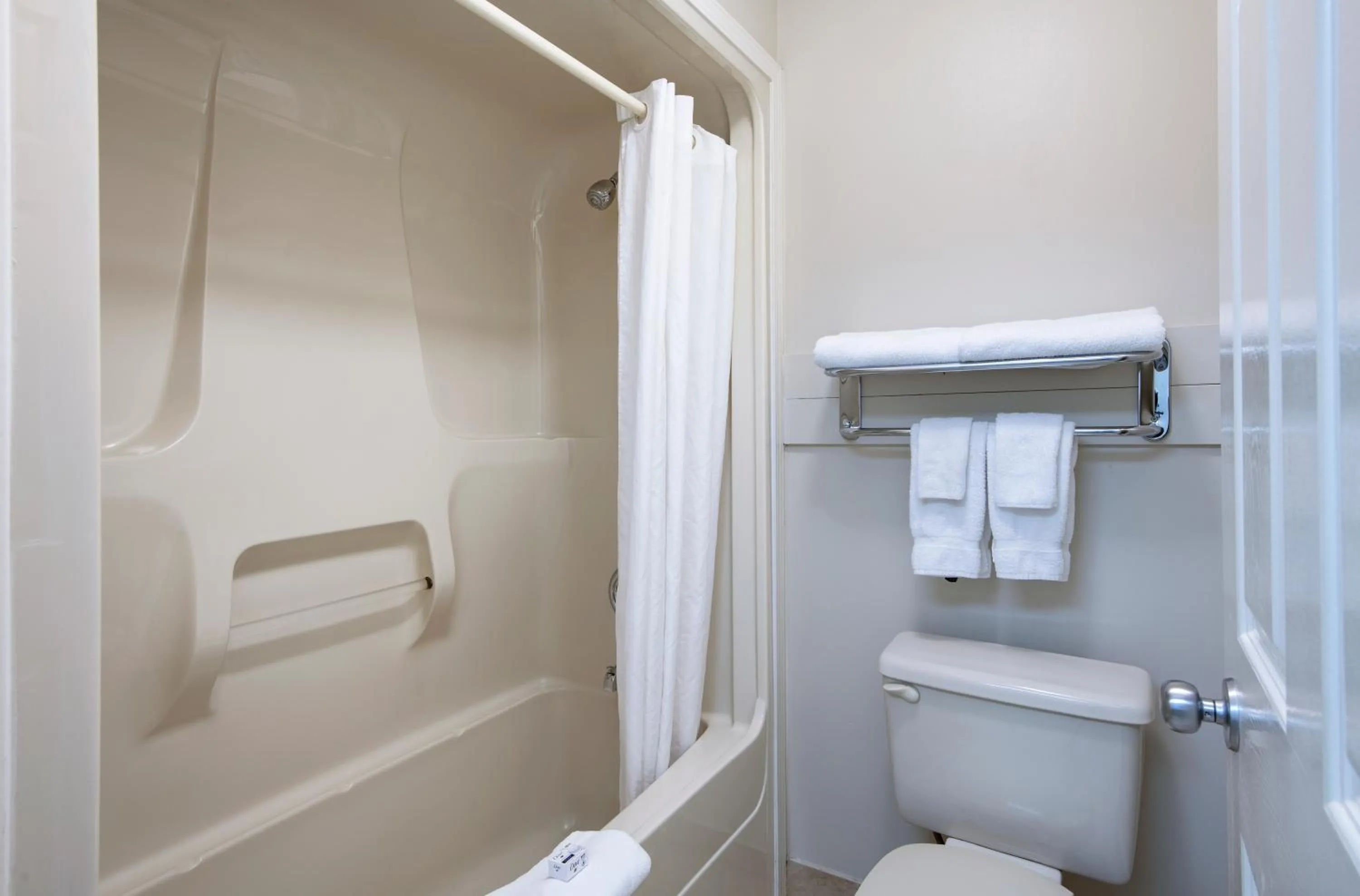 Travelodge by Wyndham Kamloops Mountview