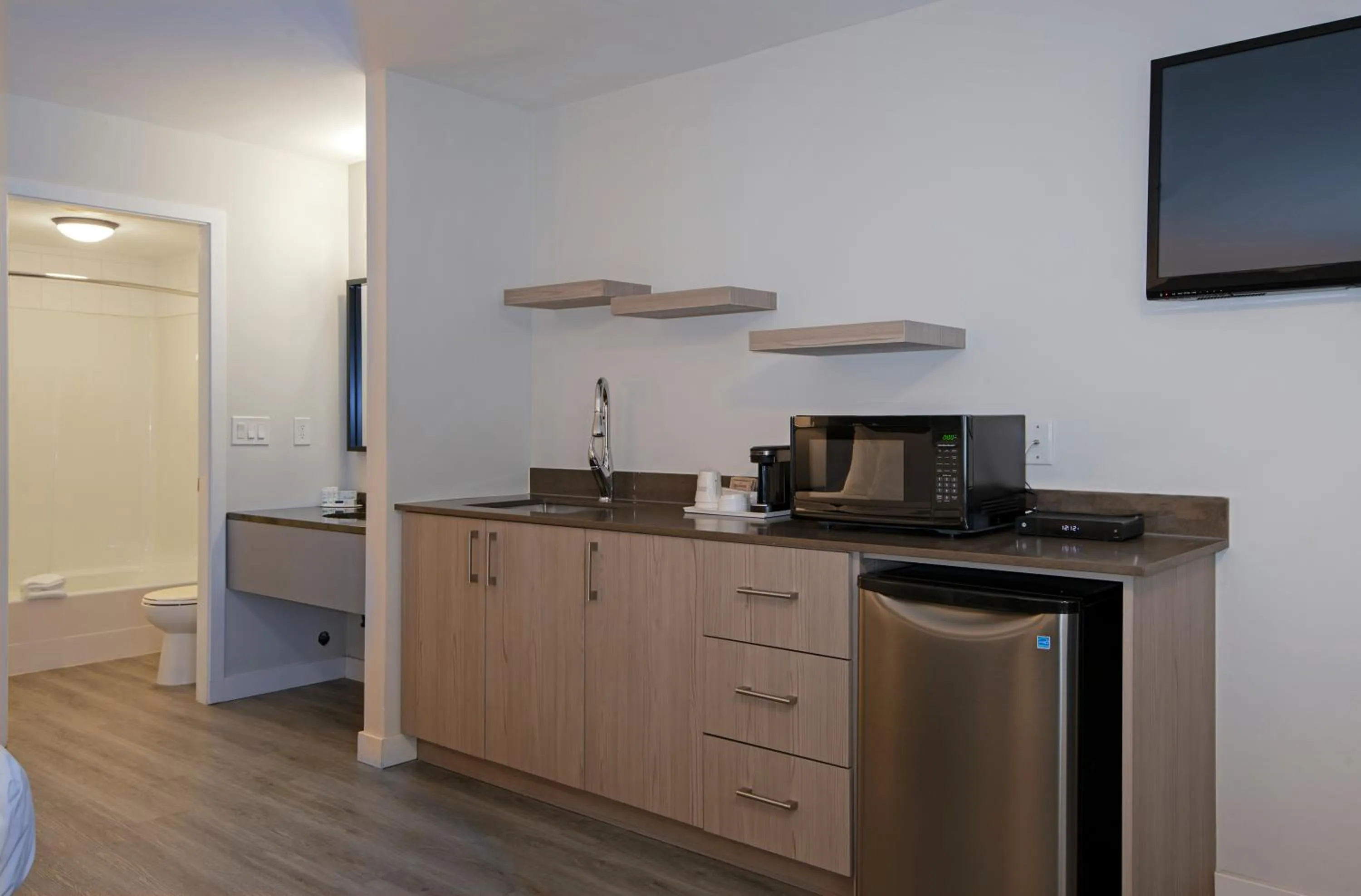 Travelodge by Wyndham Kamloops Mountview