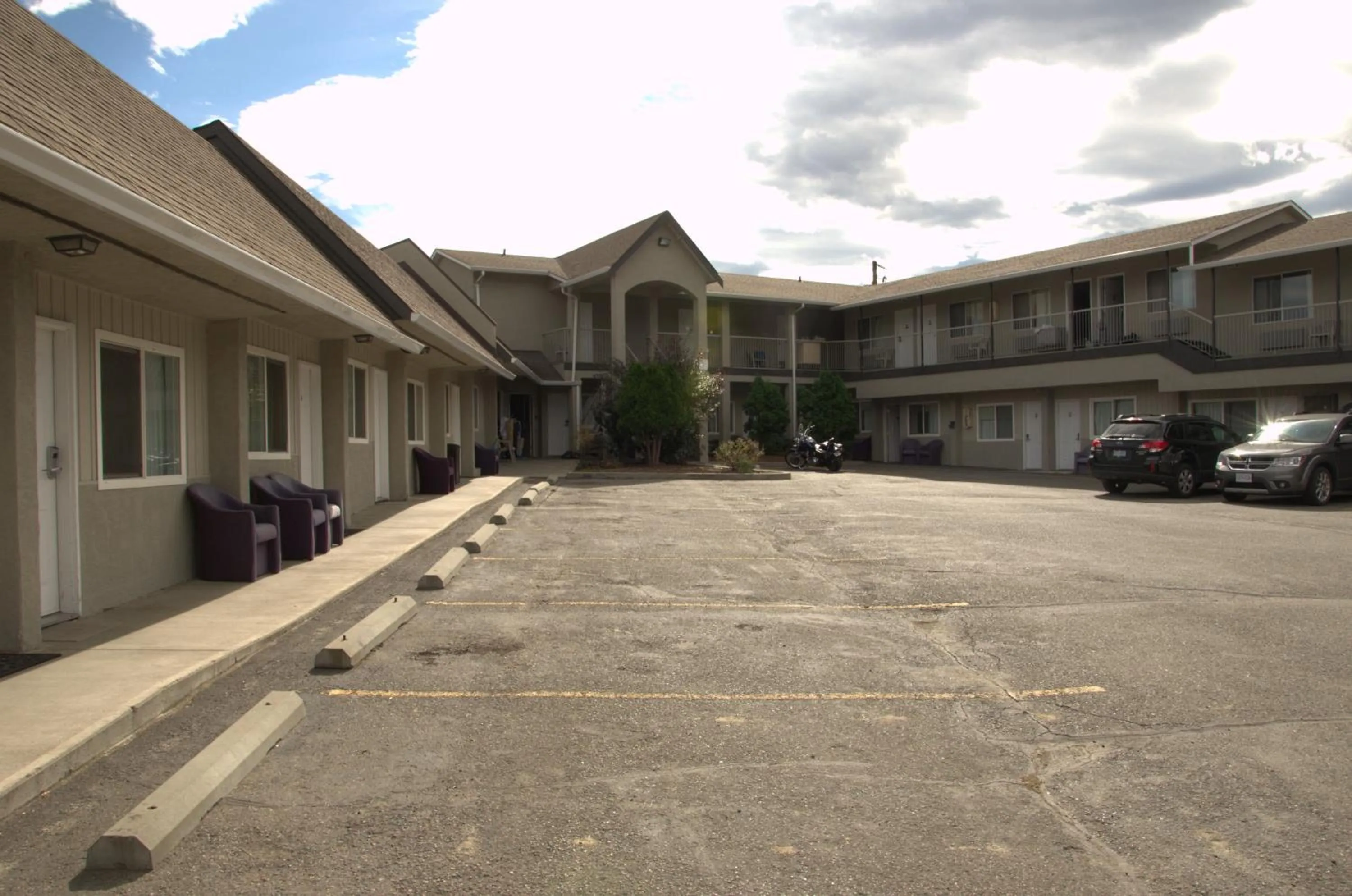 Property building in Best Budget Inn & Suites Kamloops