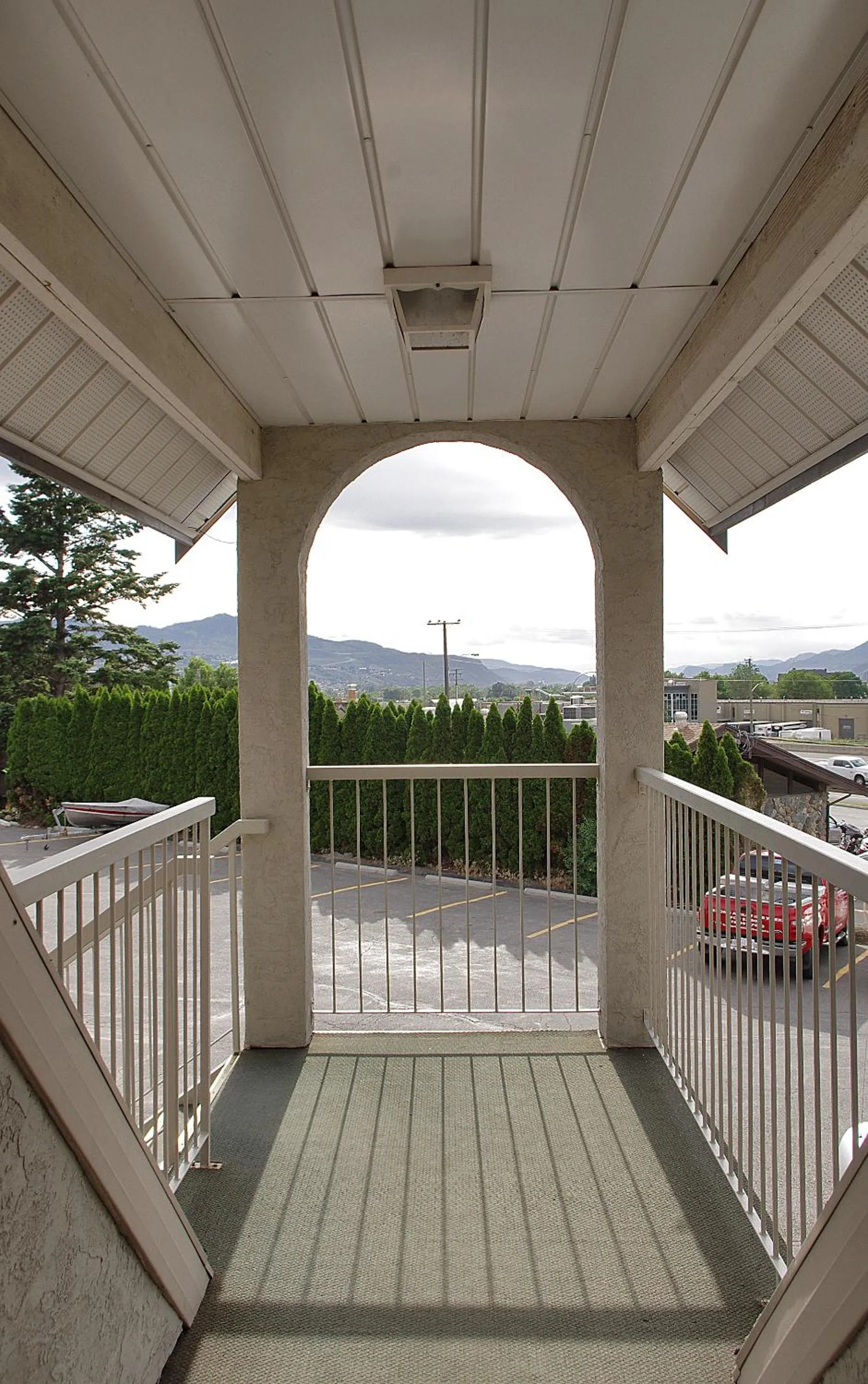 Balcony/Terrace in Best Budget Inn & Suites Kamloops