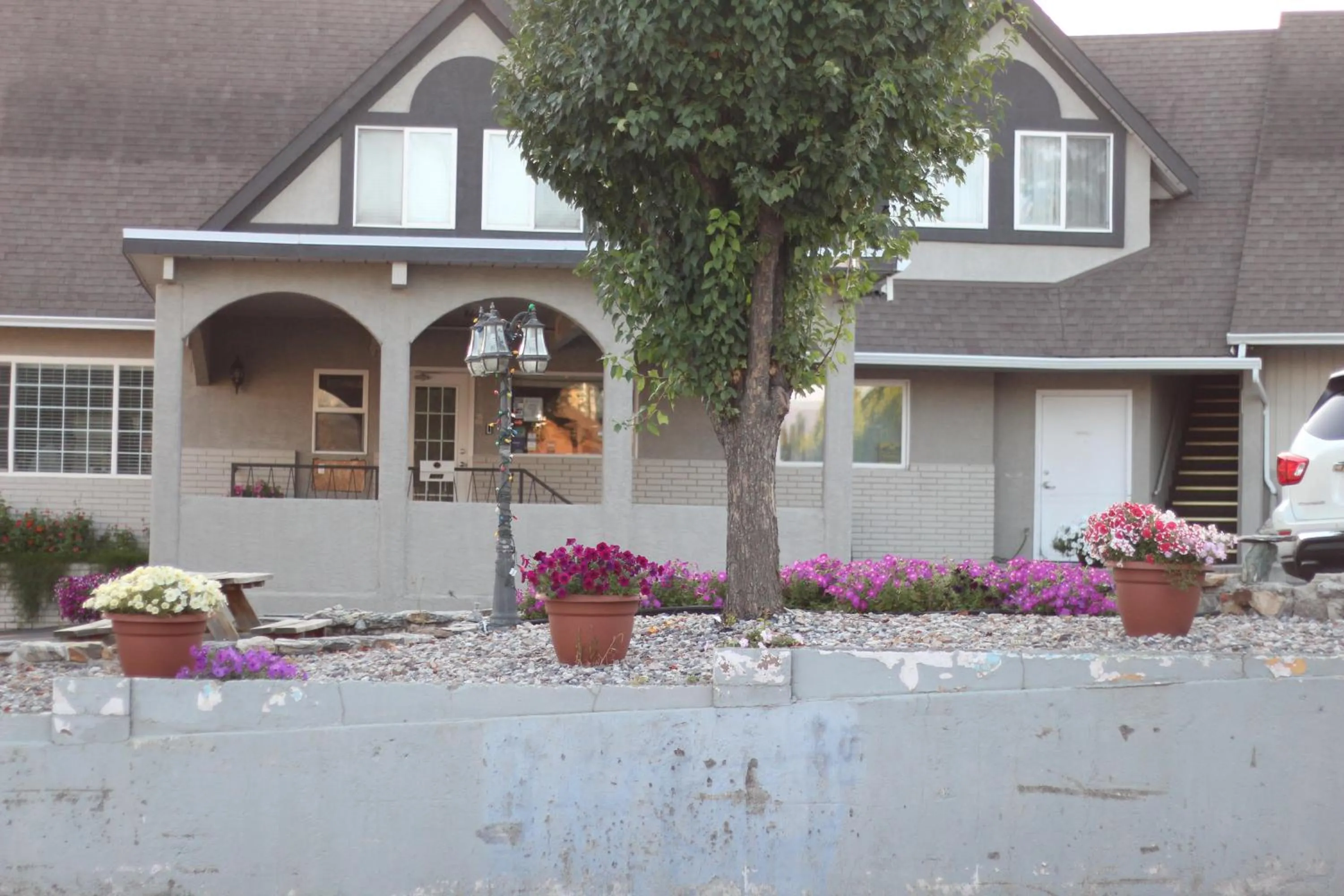 Property building in Best Budget Inn & Suites Kamloops