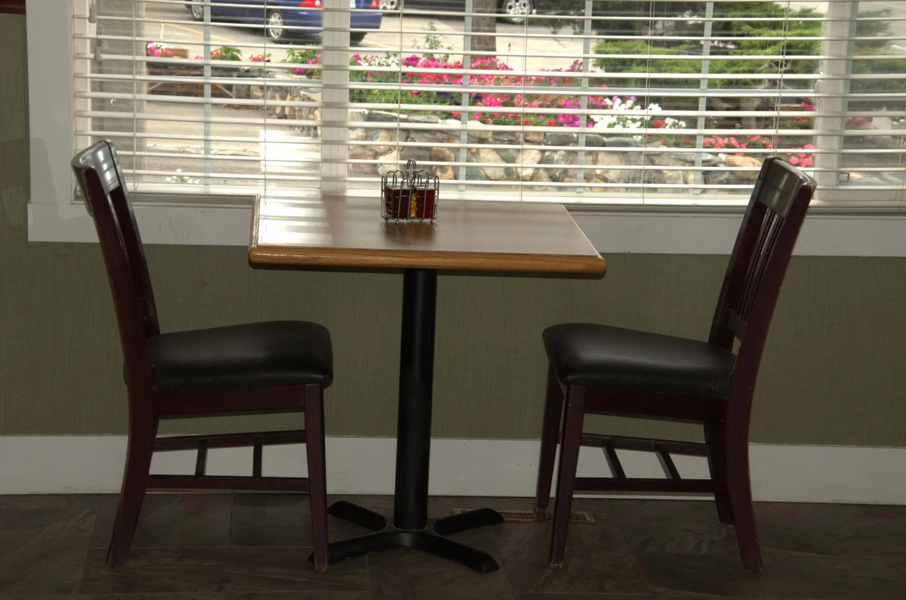 Dining area in Best Budget Inn & Suites Kamloops