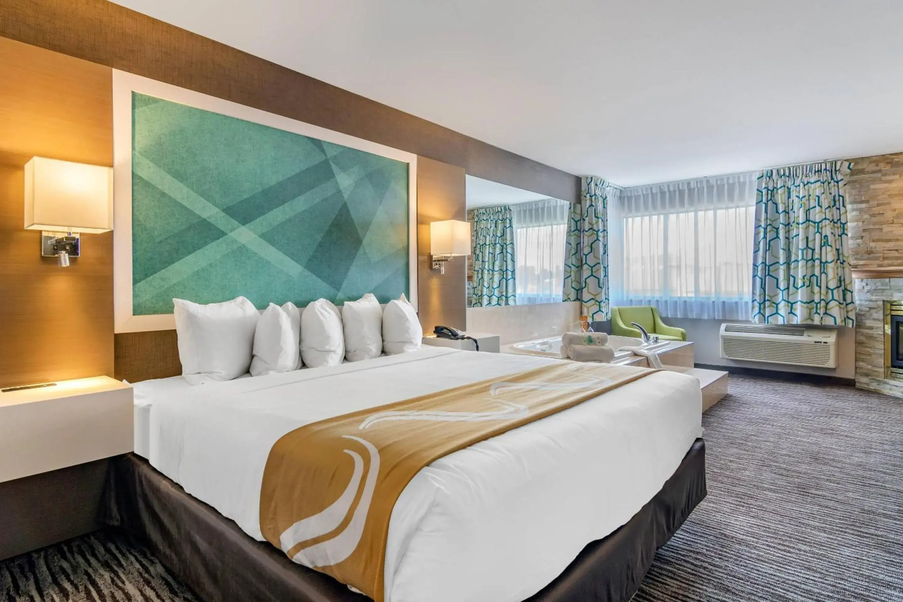 King Suite with Jacuzzi in Quality Inn King Suite with Jacuzzi in Quality Inn