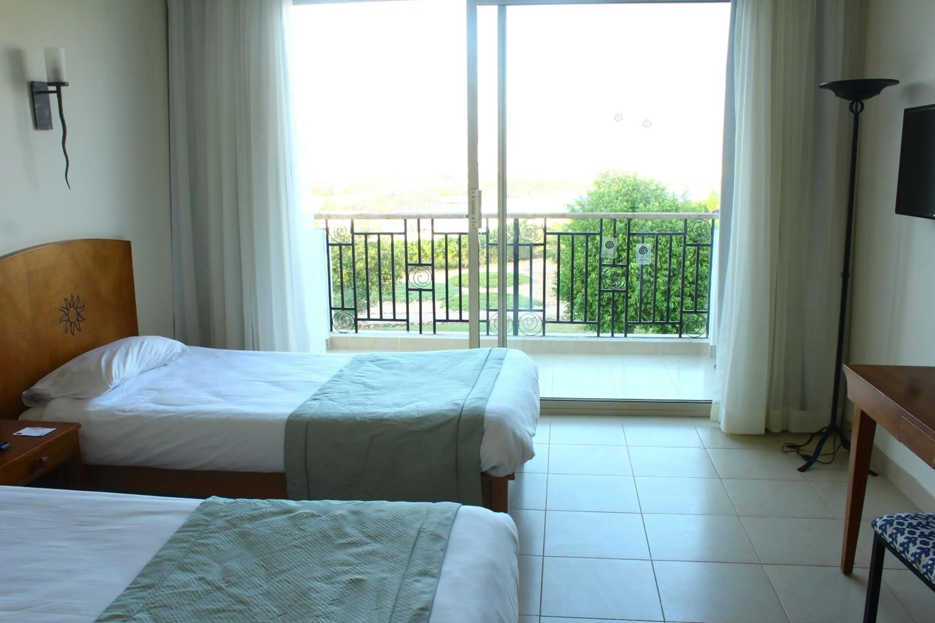 View (from property/room), Bed in Eden Rock Hotel Namaa Bay