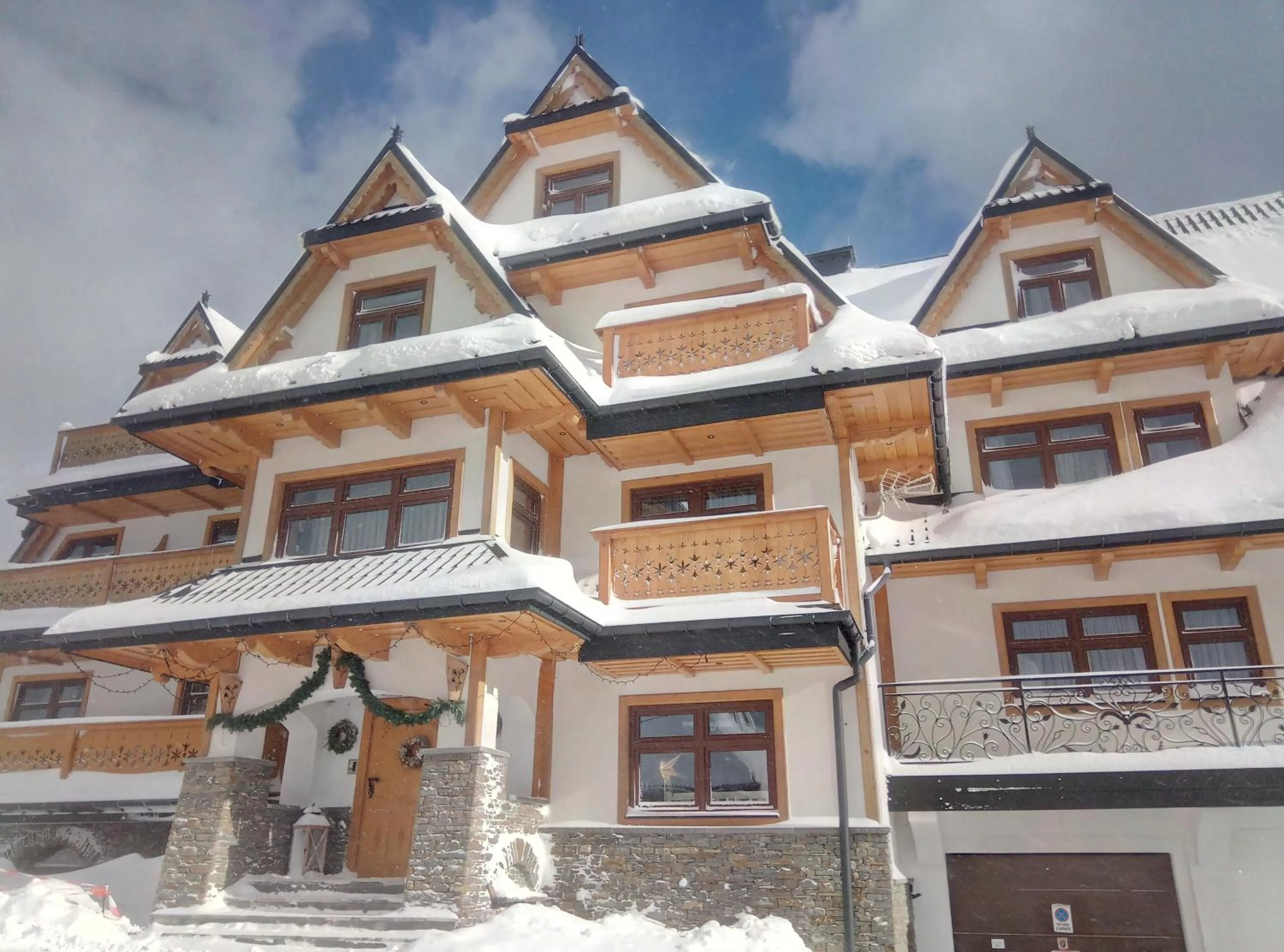 Property building in Górskie Wspomnienie