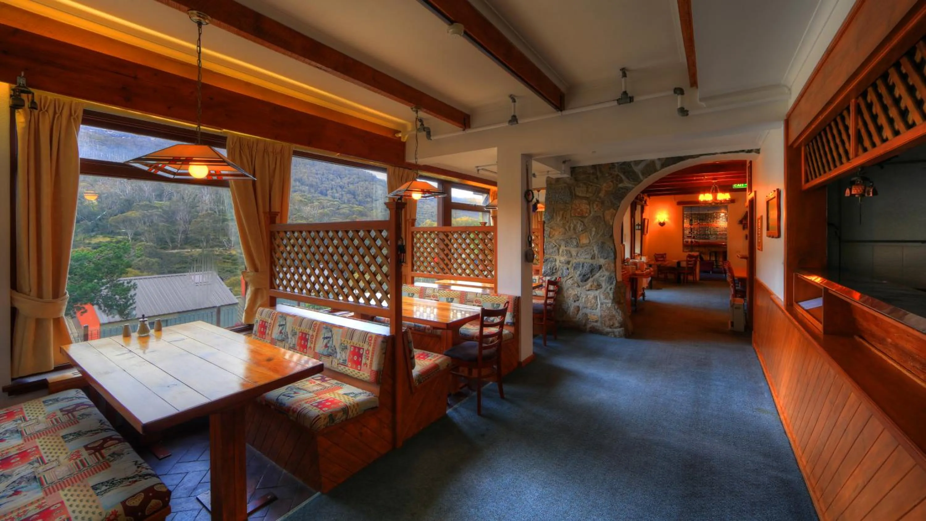 Restaurant/places to eat in Candlelight Lodge