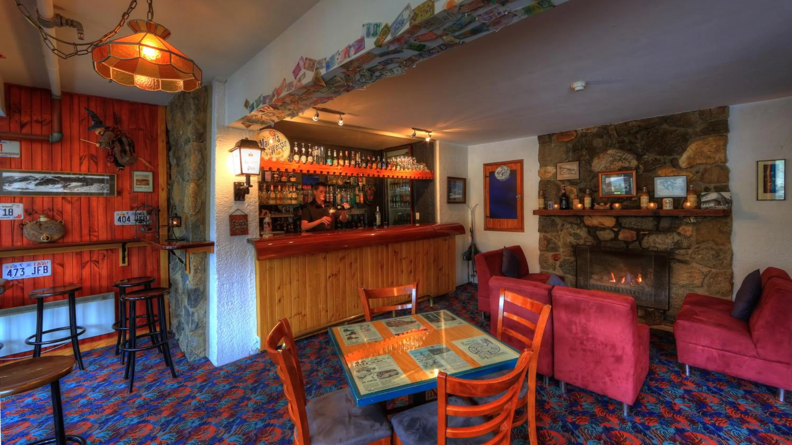 Communal lounge/ TV room in Candlelight Lodge