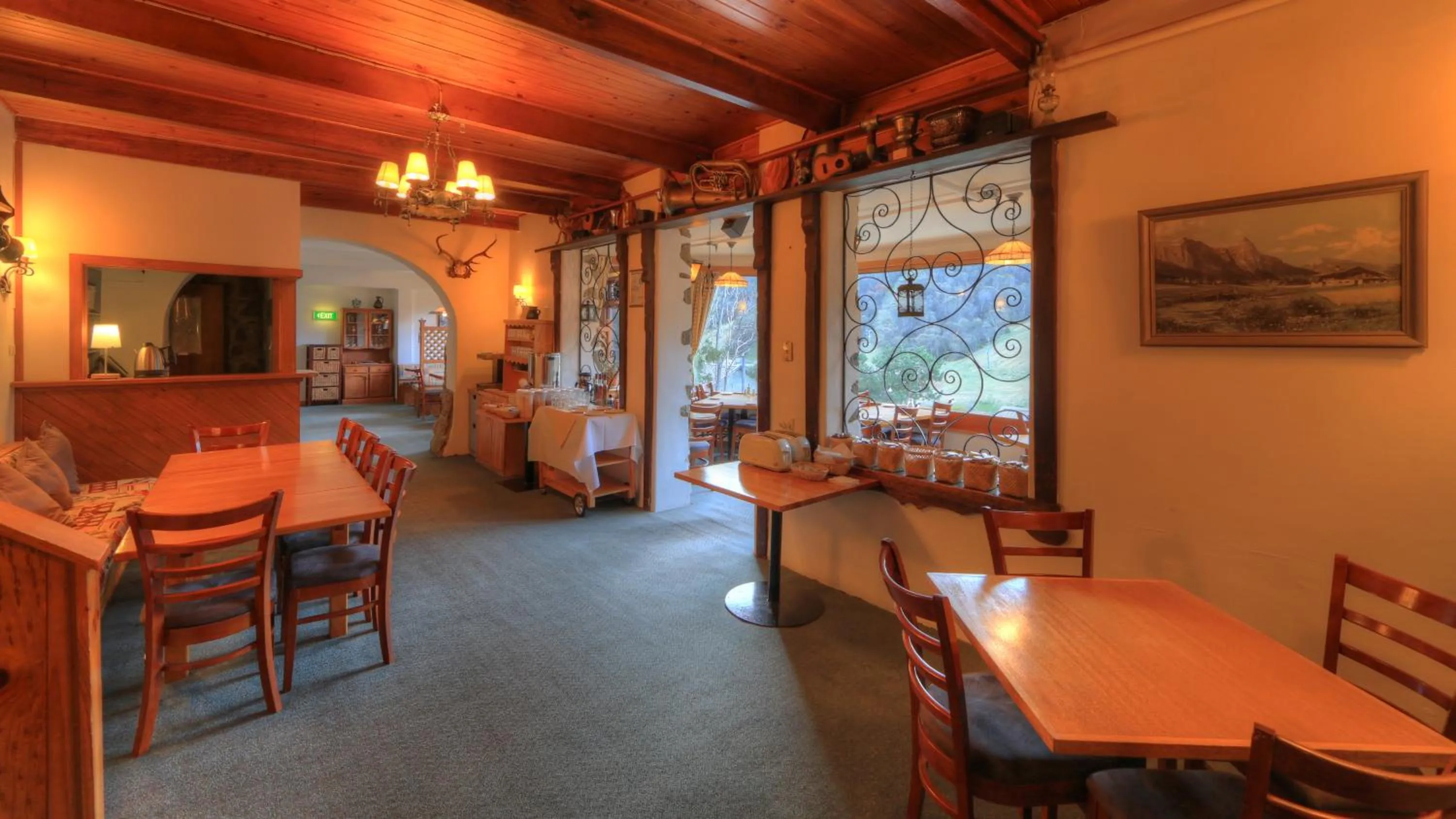 Restaurant/places to eat in Candlelight Lodge