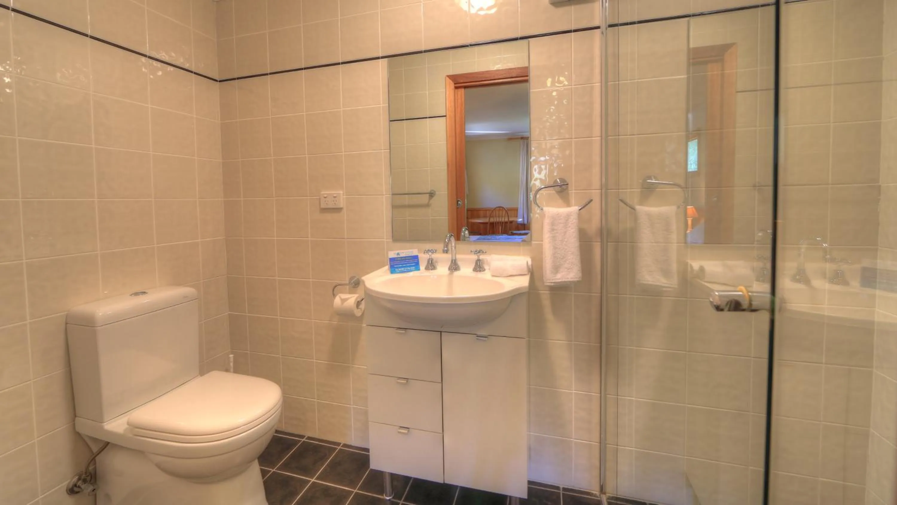 Shower in Candlelight Lodge