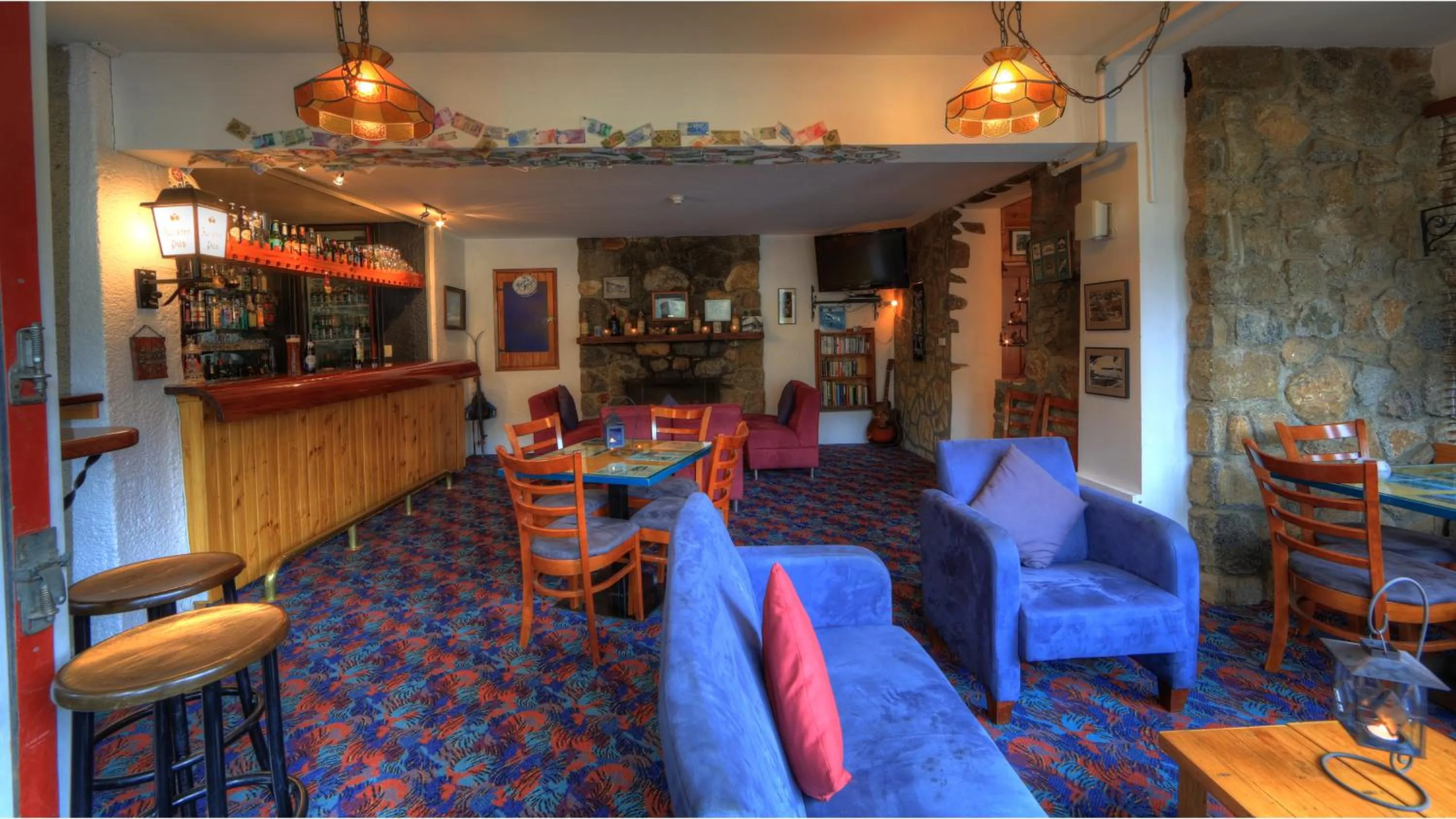 Communal lounge/ TV room in Candlelight Lodge