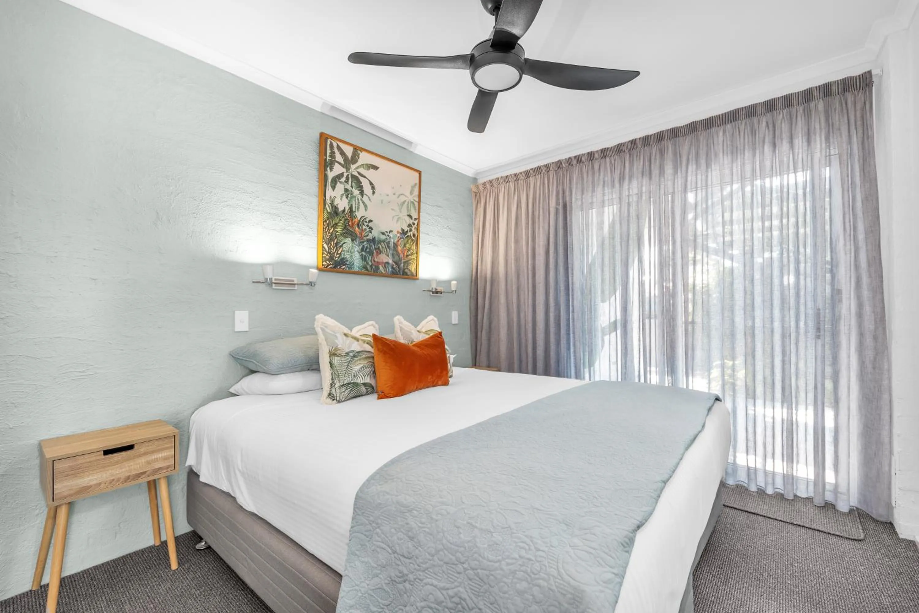 Bedroom, Bed in The Palms Apartments