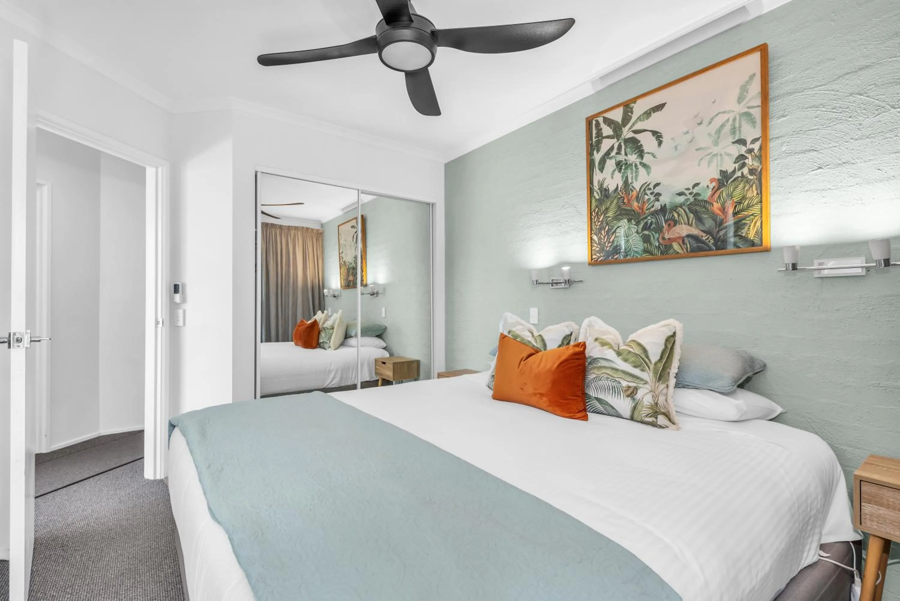 Bedroom, Bed in The Palms Apartments