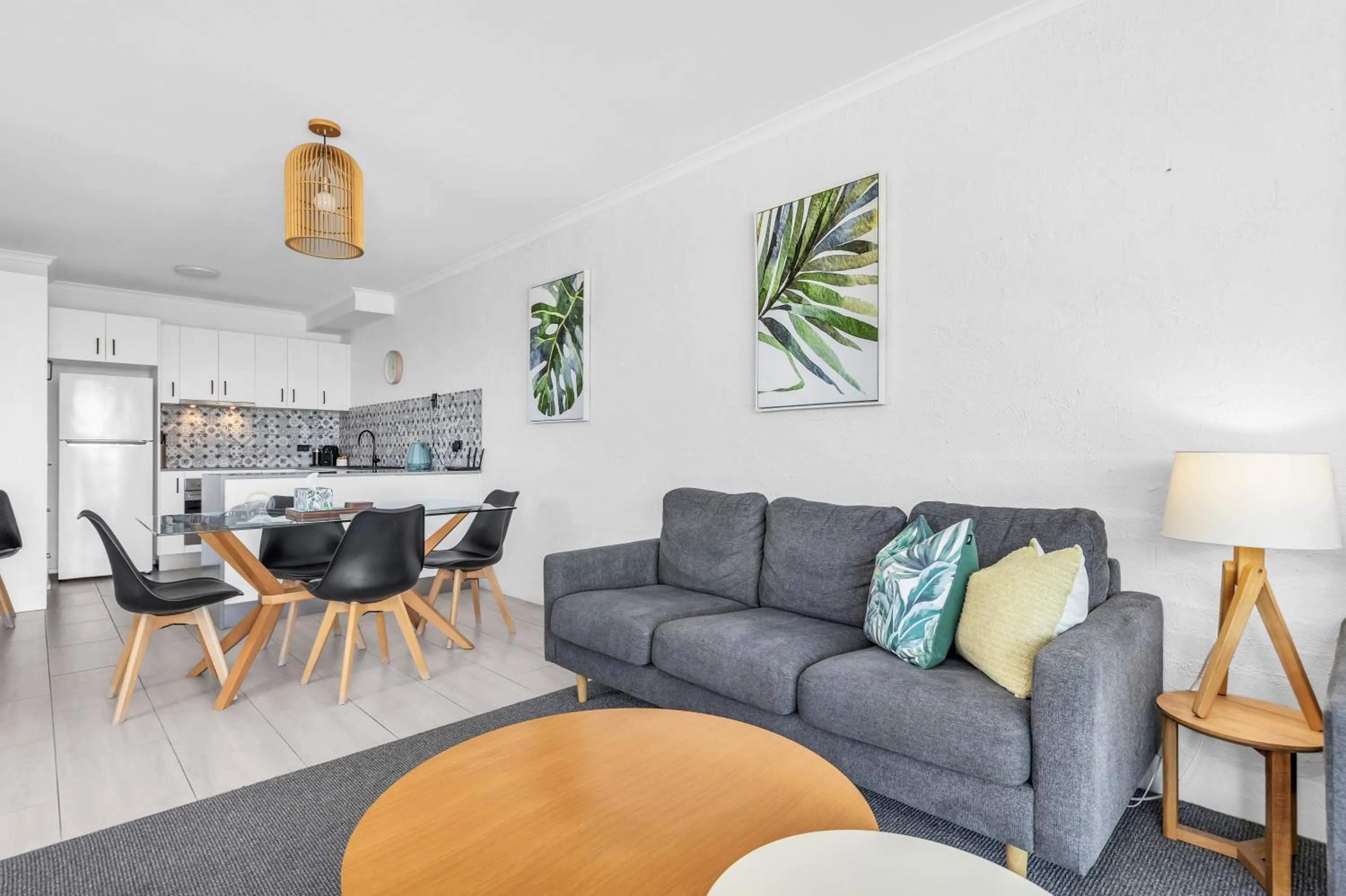 Kitchen or kitchenette in The Palms Apartments