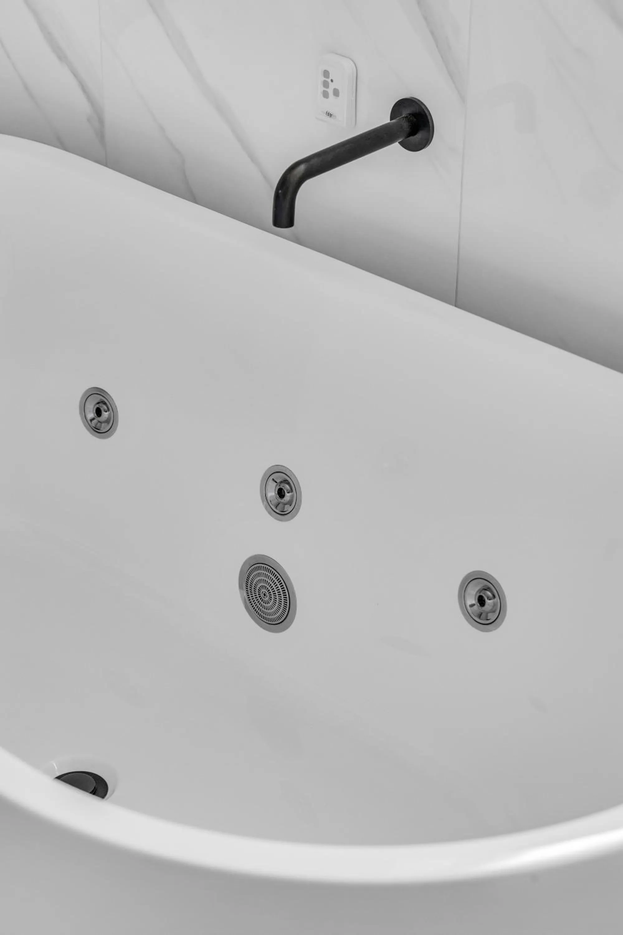 Hot Tub in The Palms Apartments