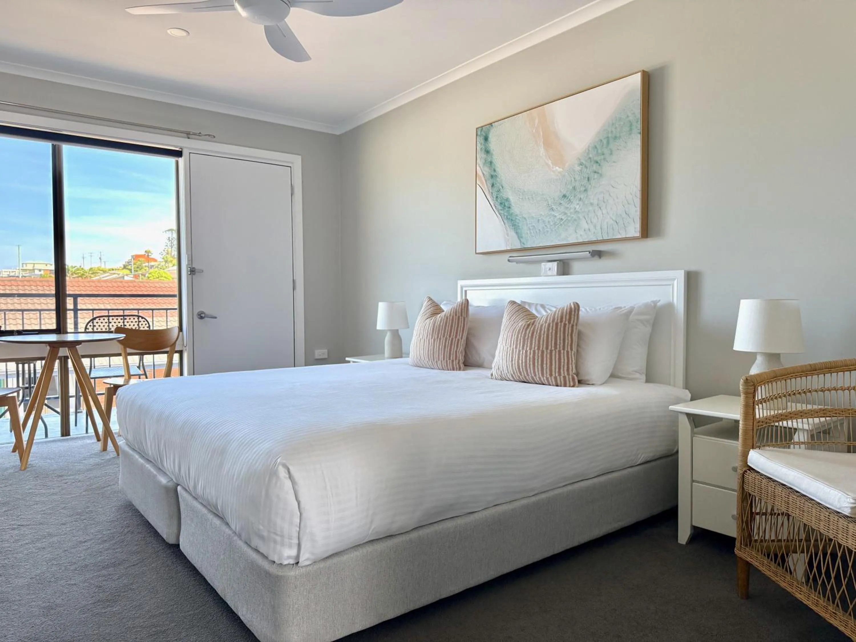 Bed in Pelican Motor Inn