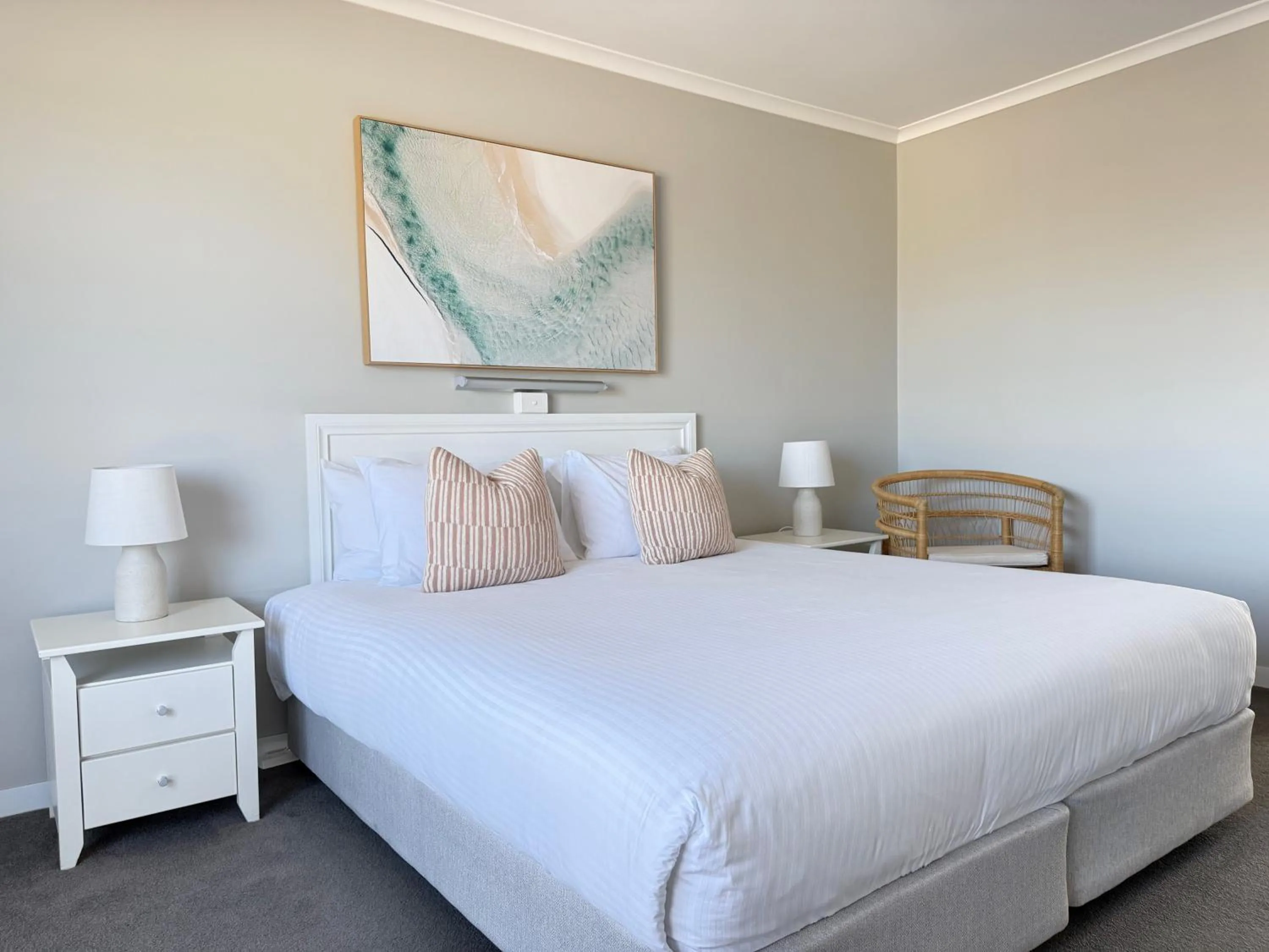 Bed in Pelican Motor Inn