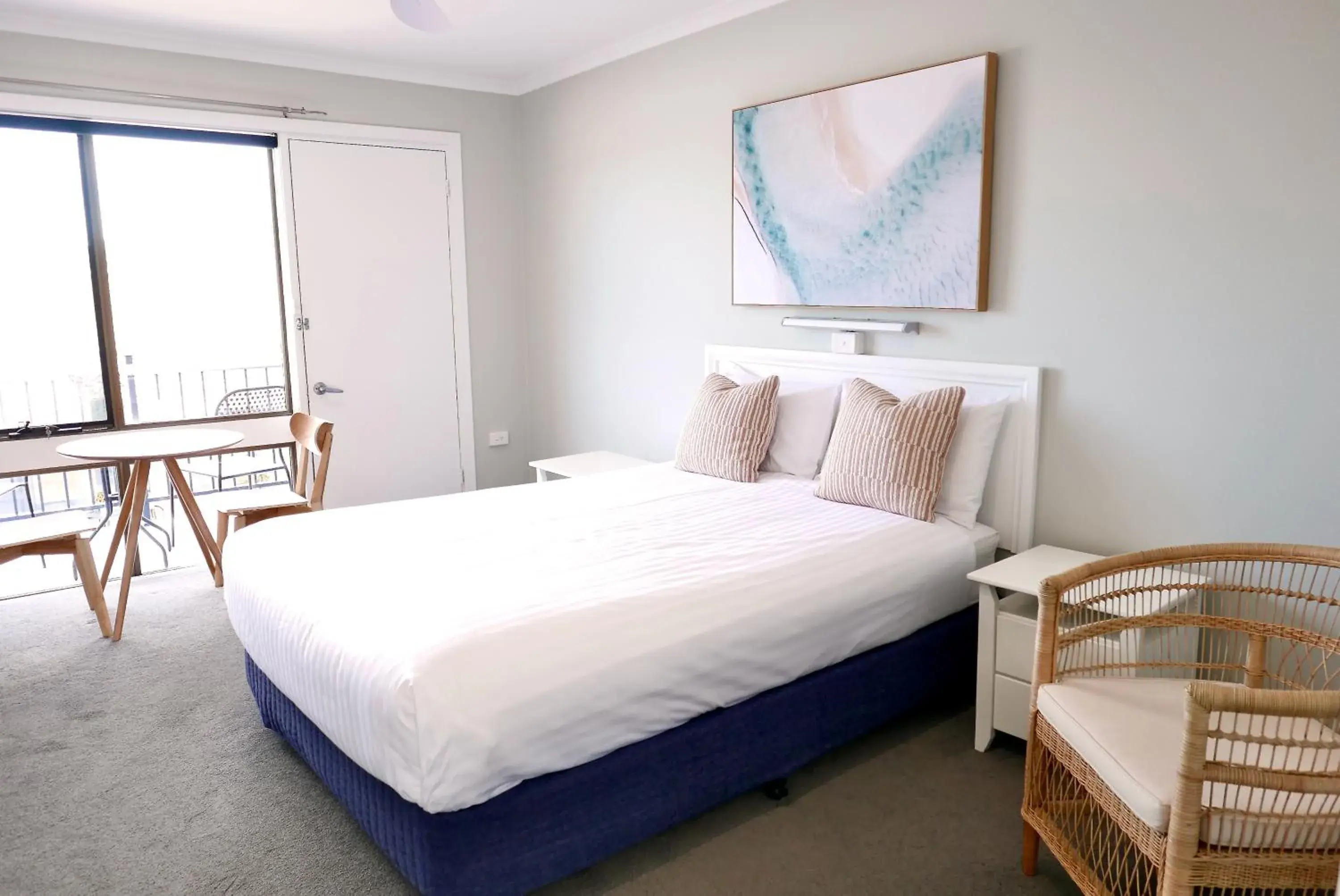 Queen Room with Balcony in Pelican Motor Inn Queen Room with Balcony in Pelican Motor Inn