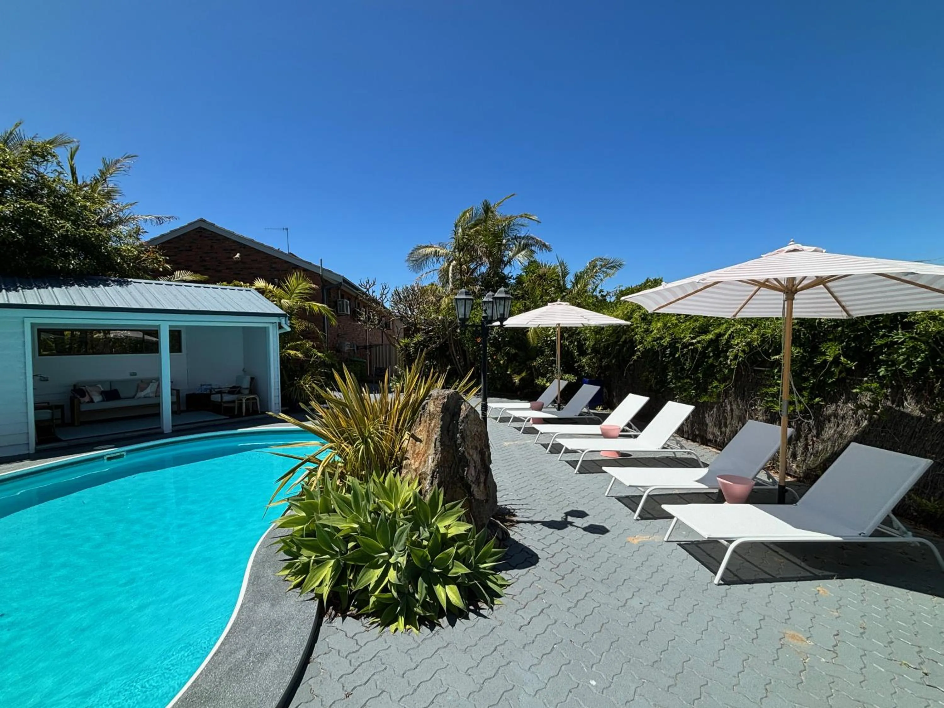 Pool view in Pelican Motor Inn