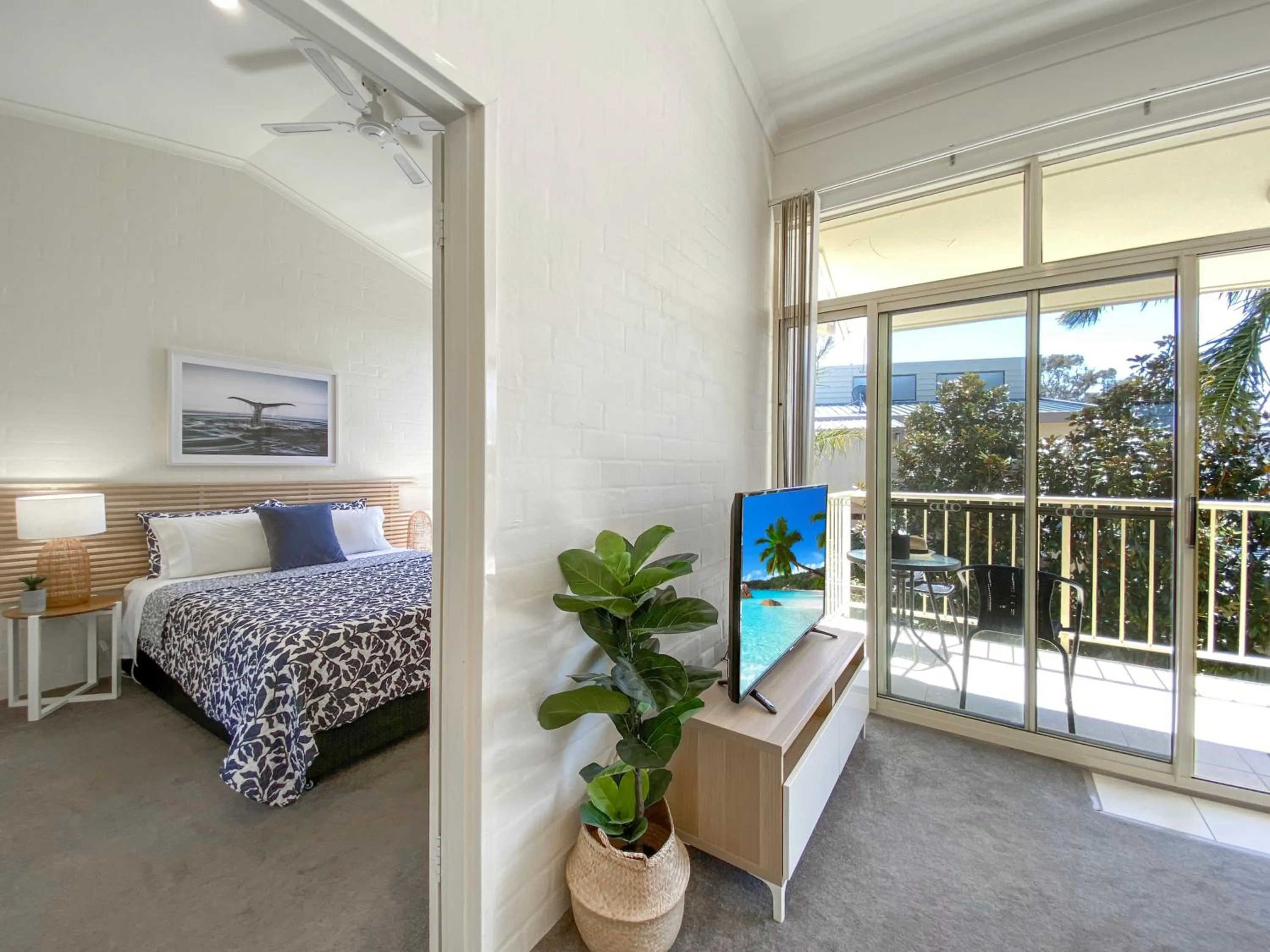 Bed in Seashells Apartments Merimbula
