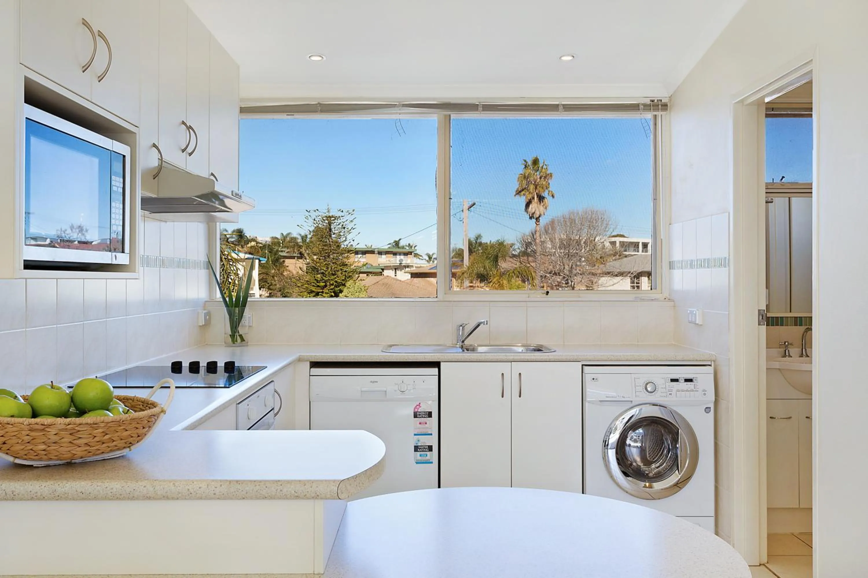 Dining area in Seashells Apartments Merimbula