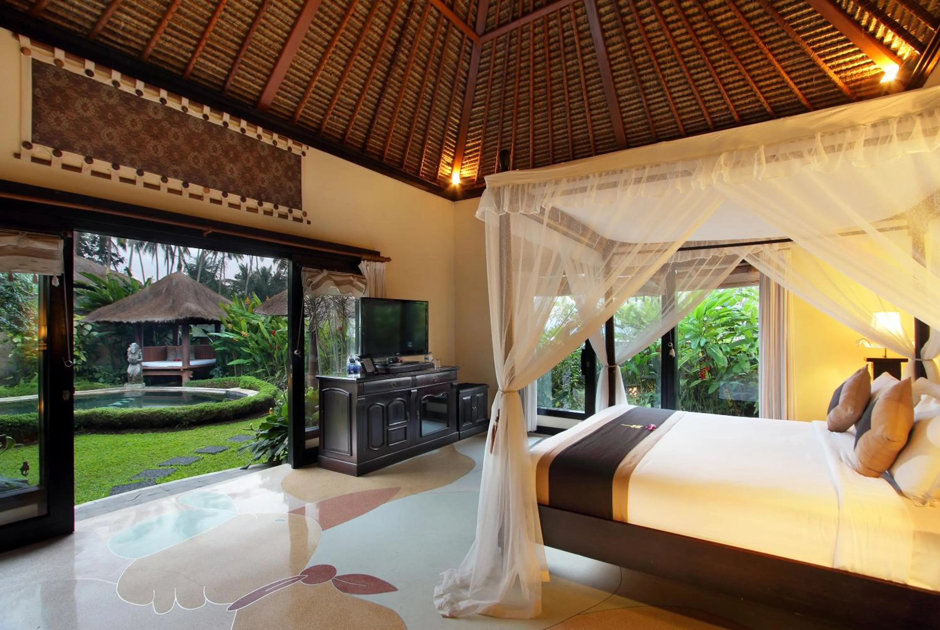 TV and multimedia, Bed in FuramaXclusive Resort & Villas, Ubud