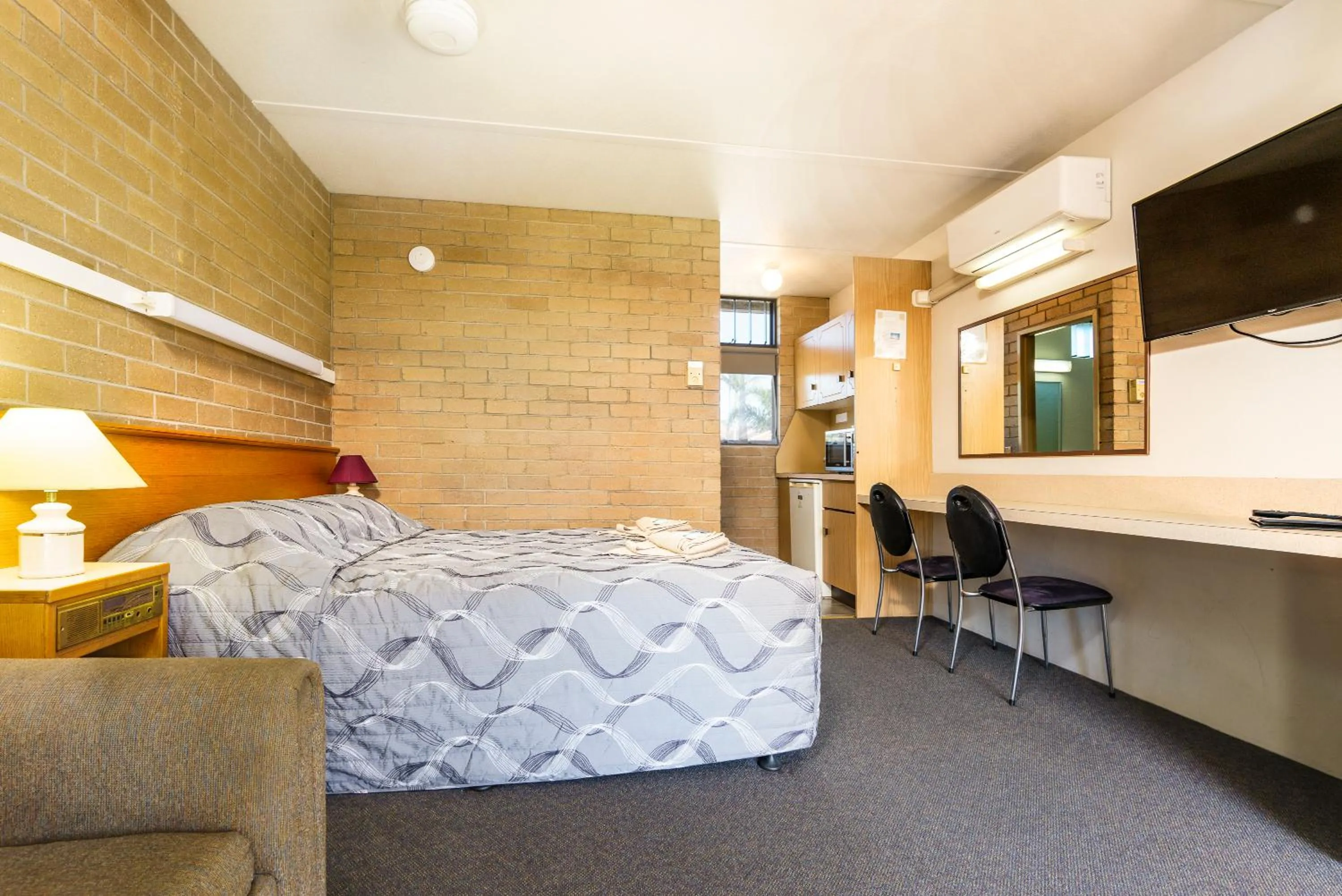 Bed in Town Centre Motor Inn