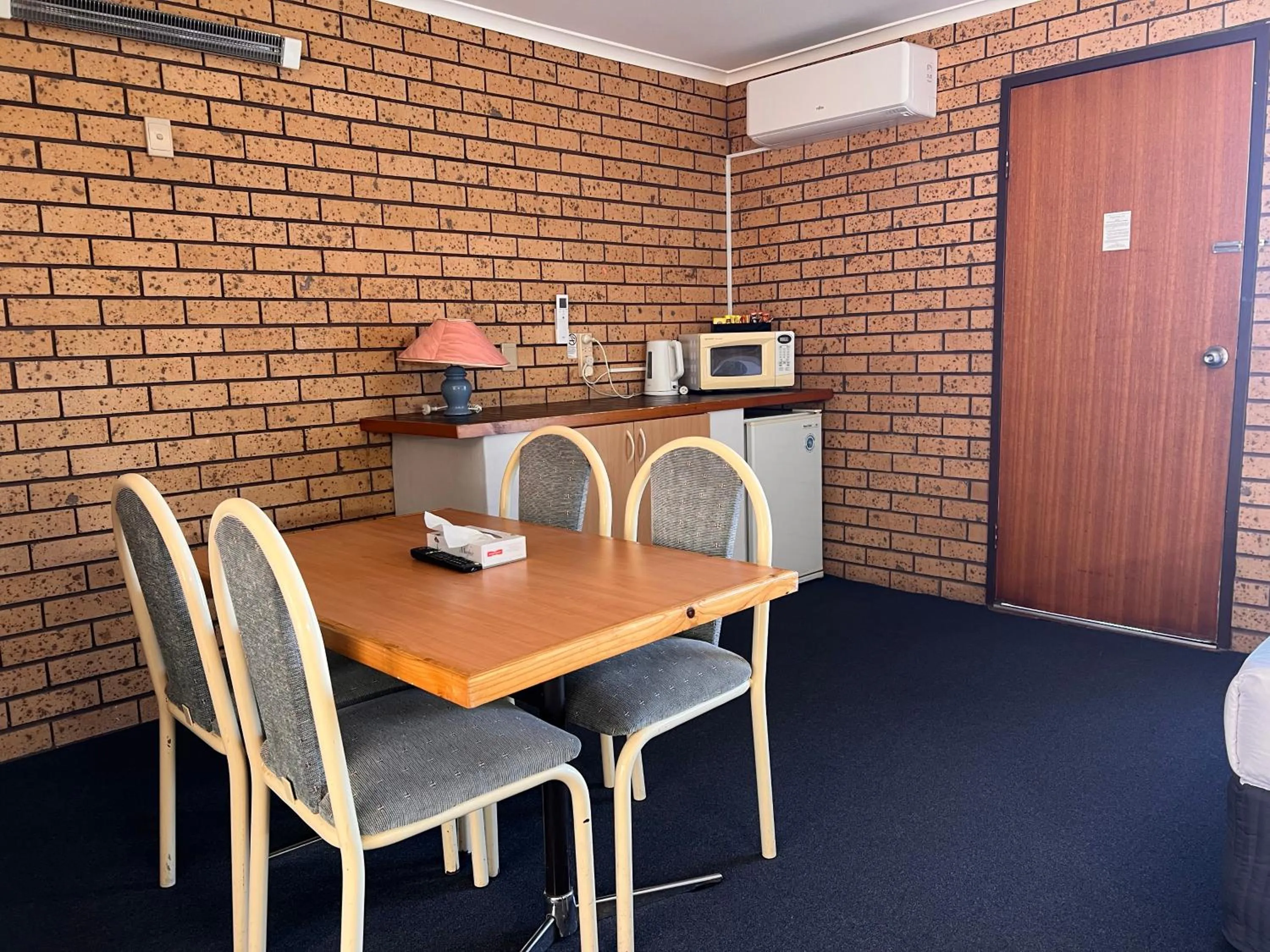 Kitchen or kitchenette in Bayview Motor Inn