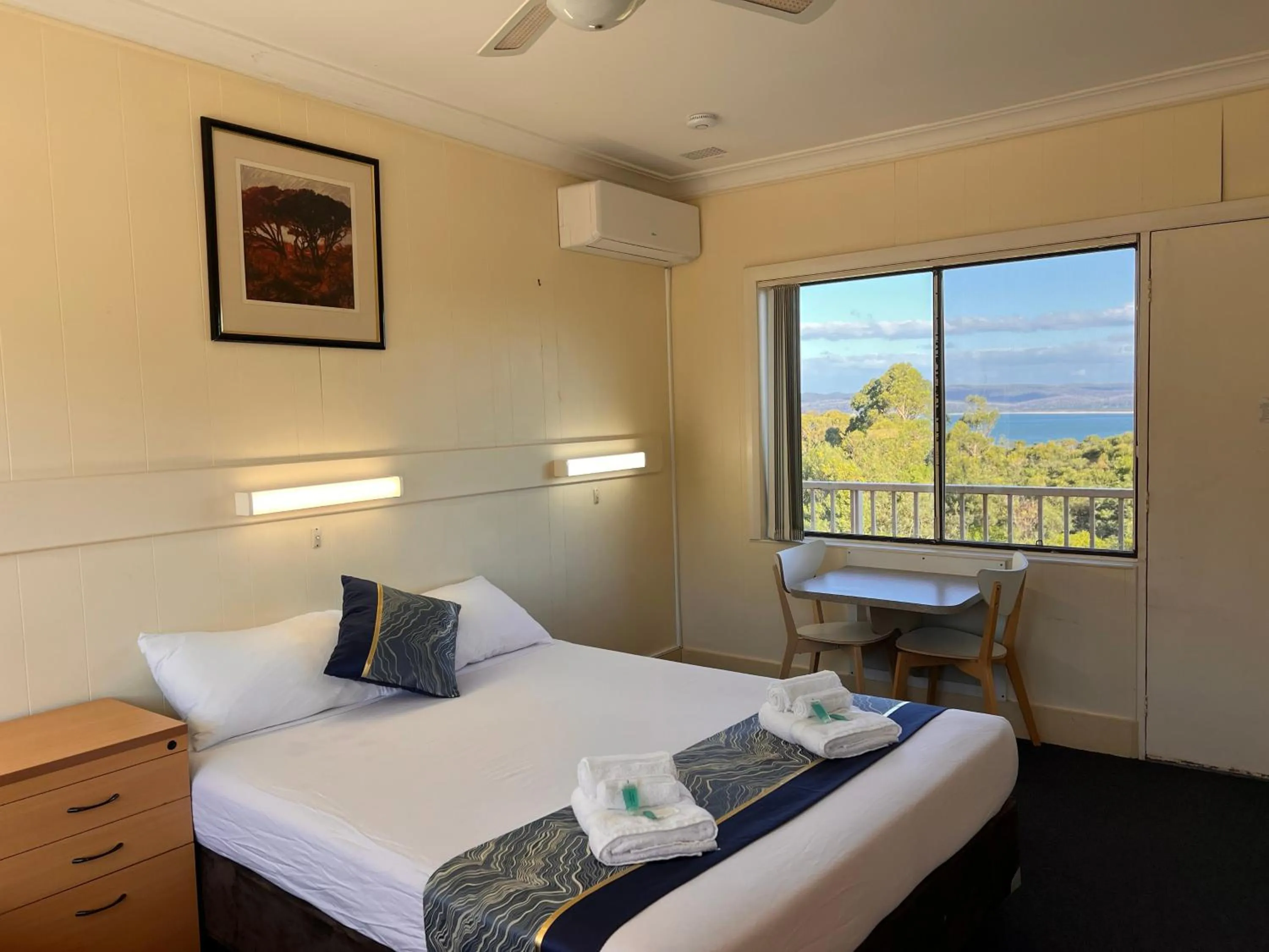 Bed in Bayview Motor Inn