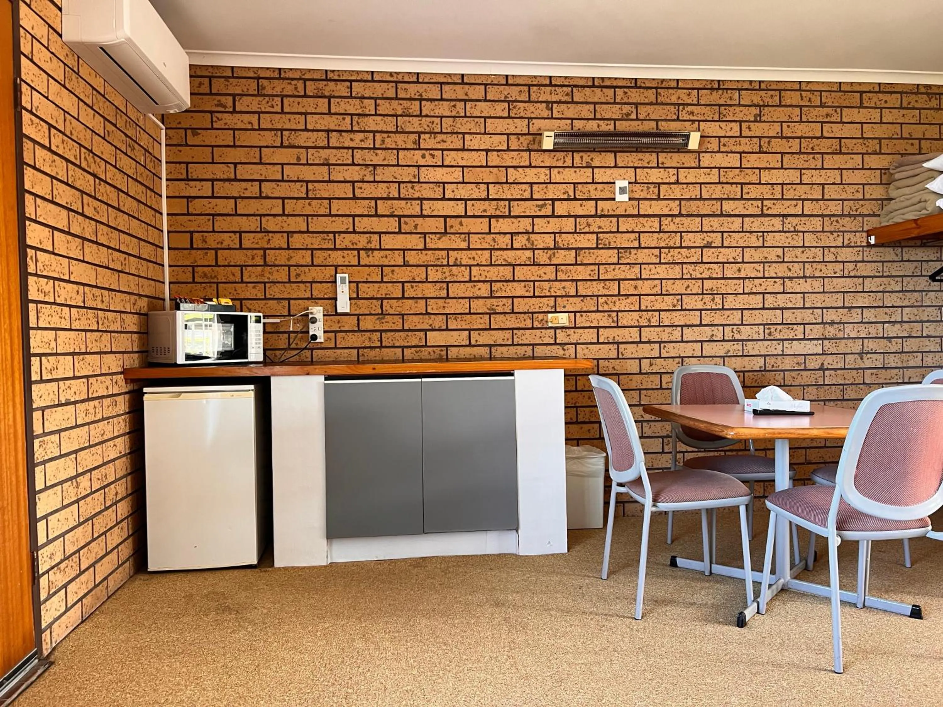 Kitchen or kitchenette in Bayview Motor Inn