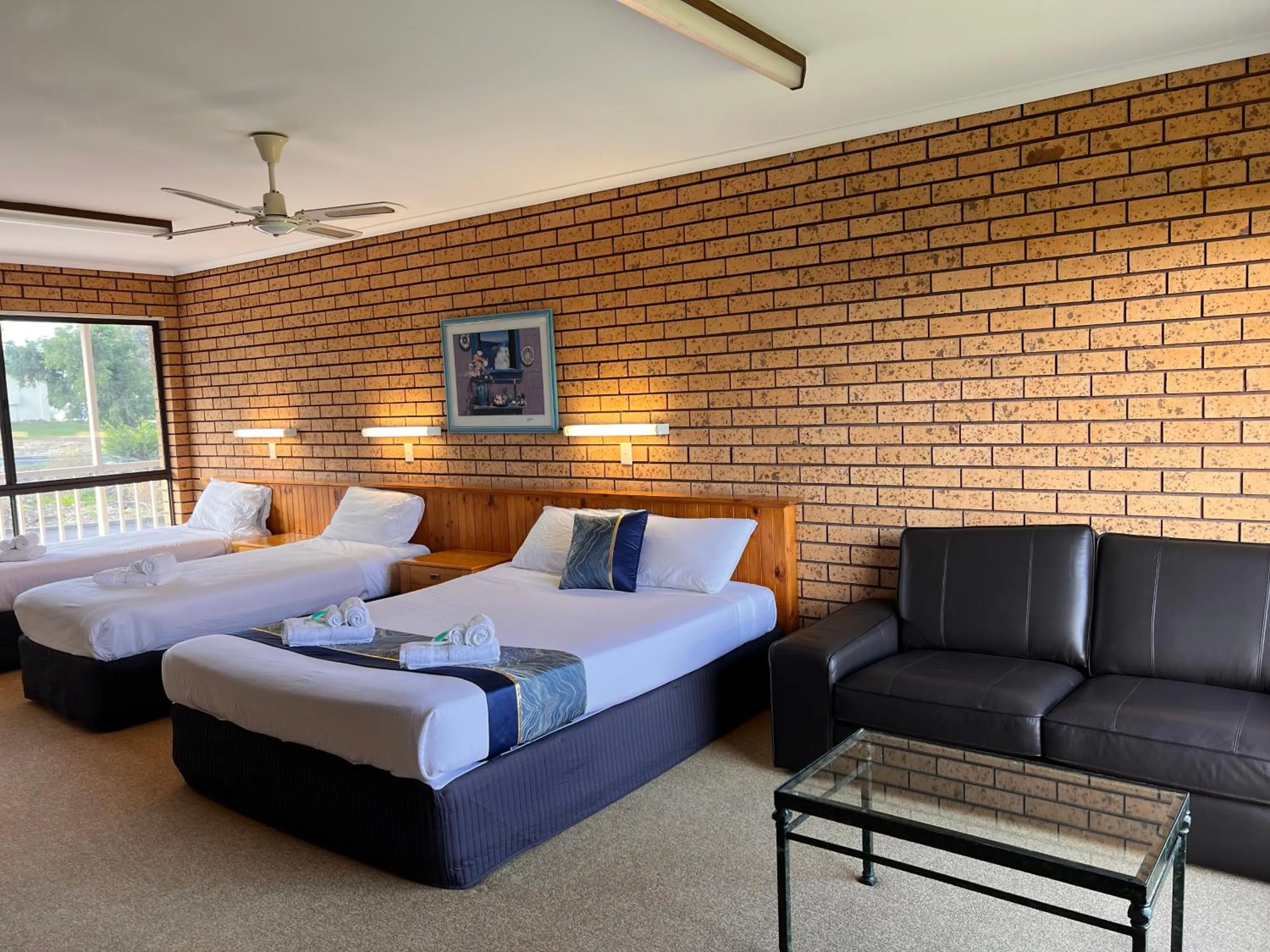 Bed in Bayview Motor Inn