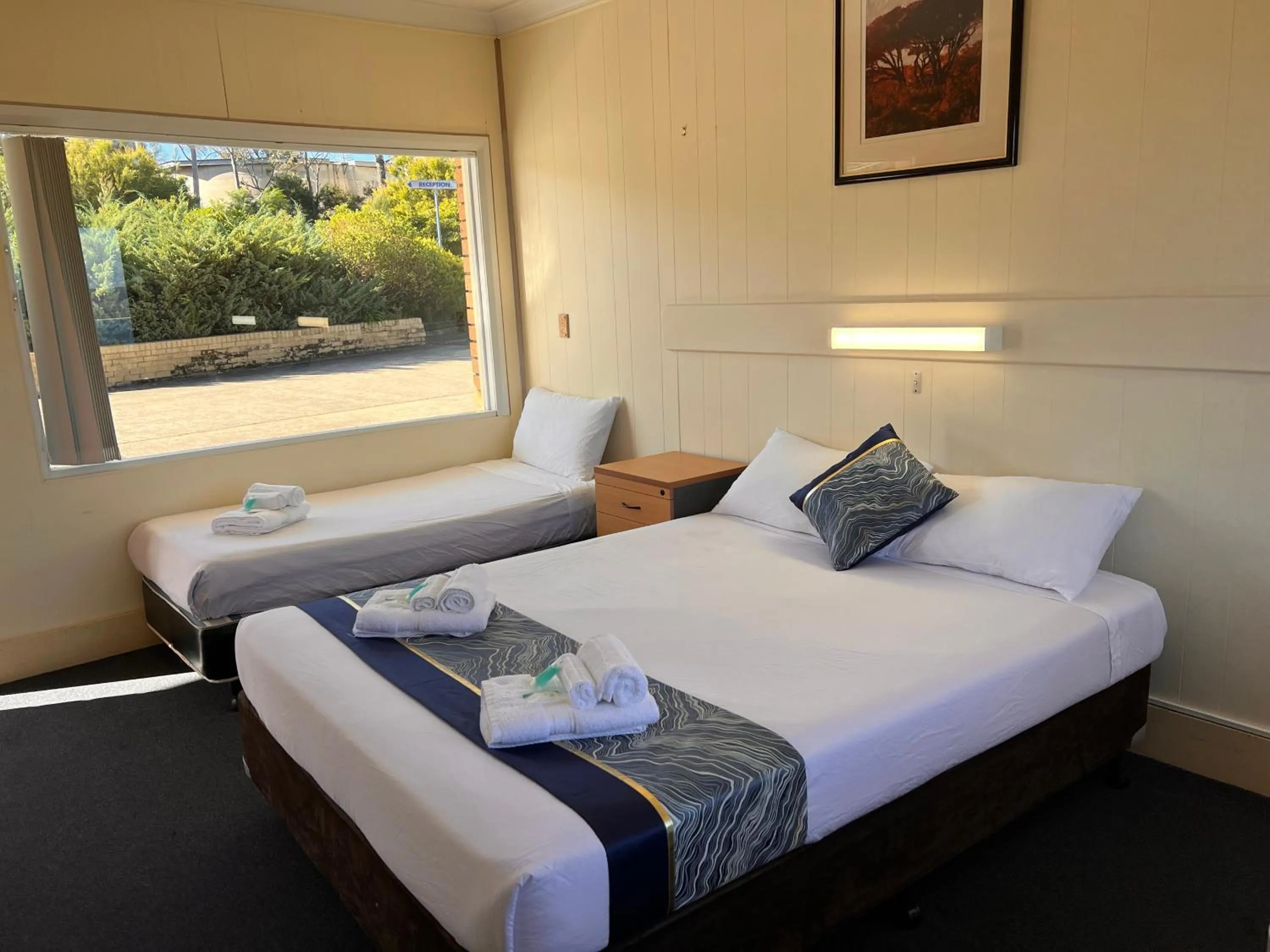 Bed in Bayview Motor Inn