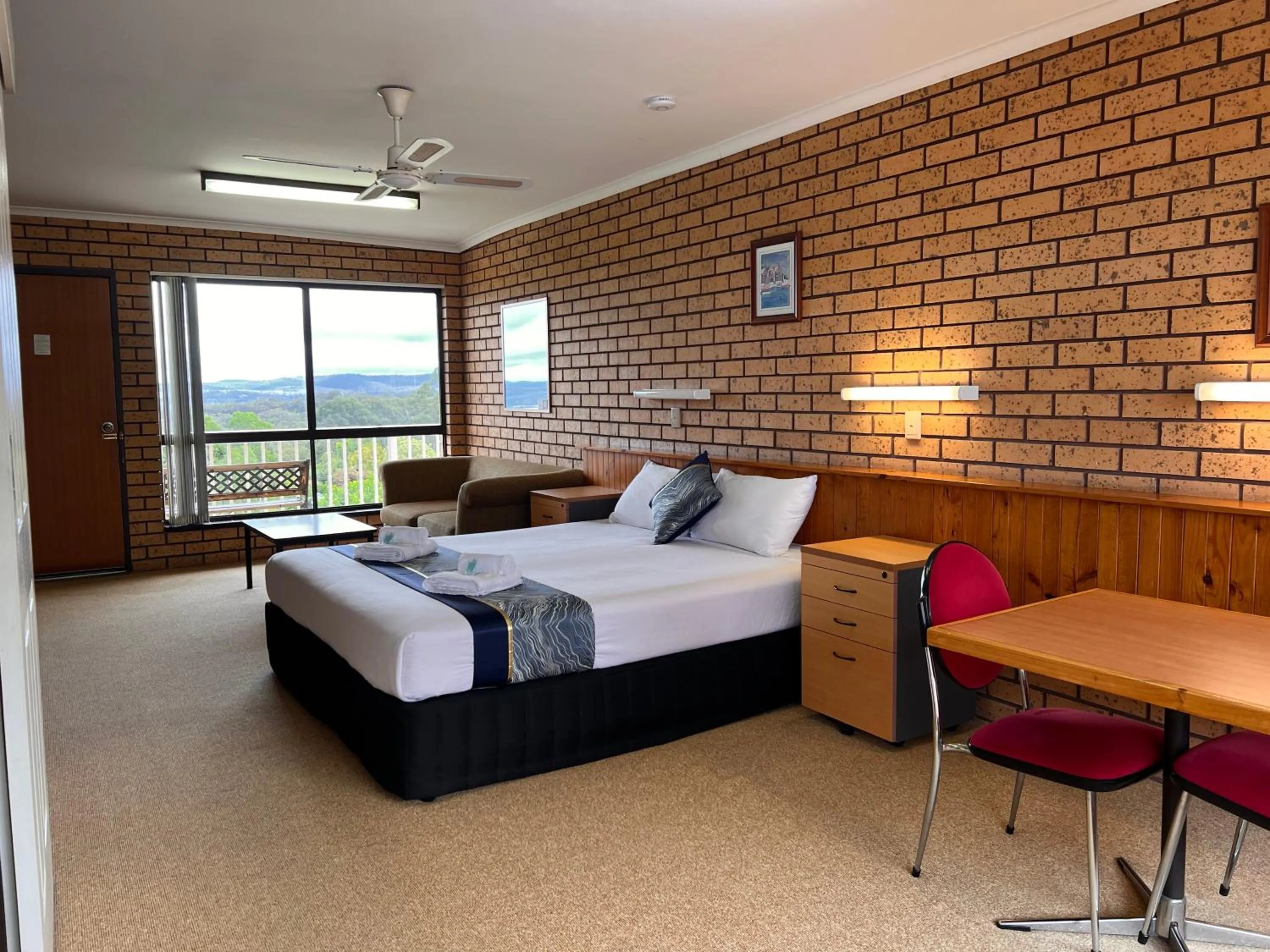 Bed in Bayview Motor Inn