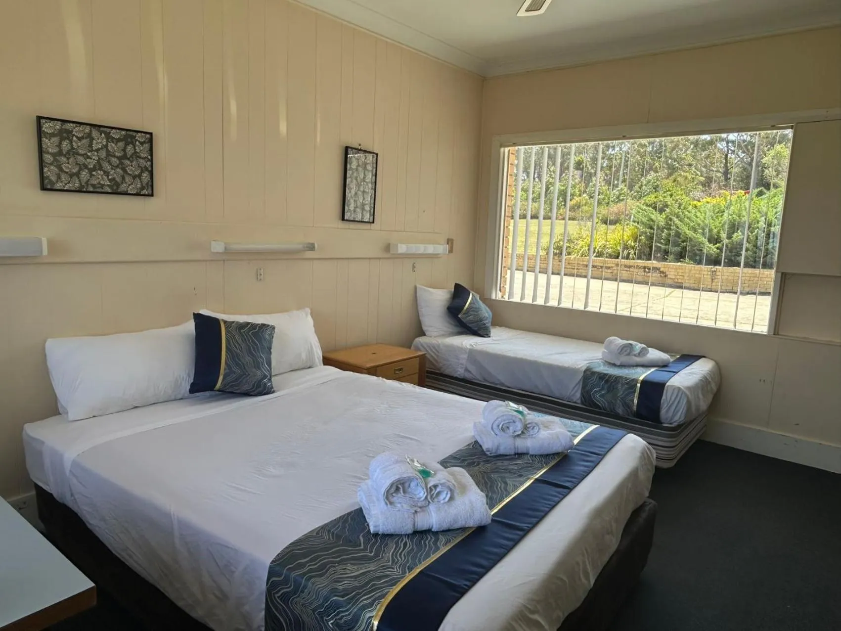 Bed in Bayview Motor Inn