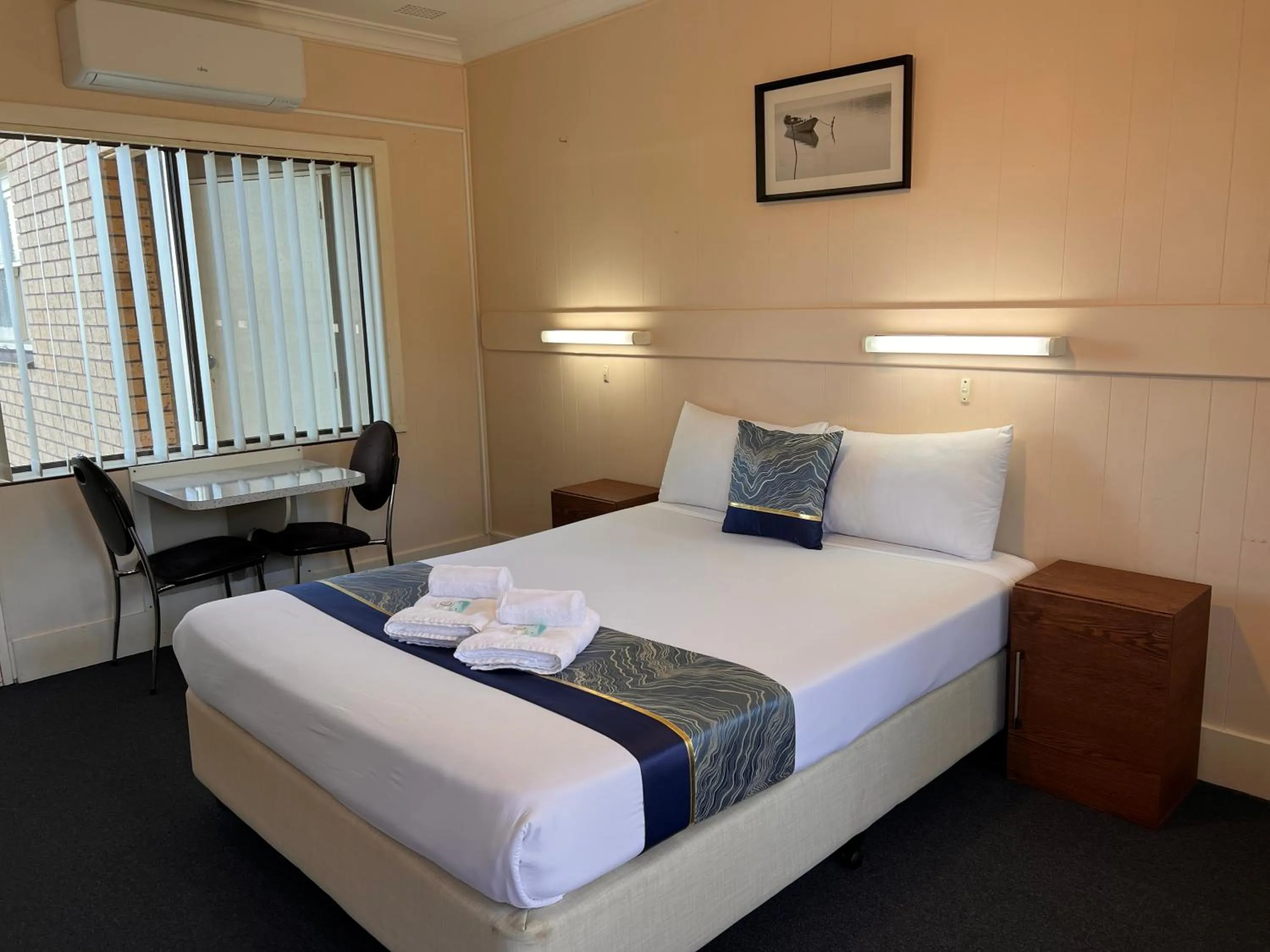 Bedroom, Bed in Bayview Motor Inn