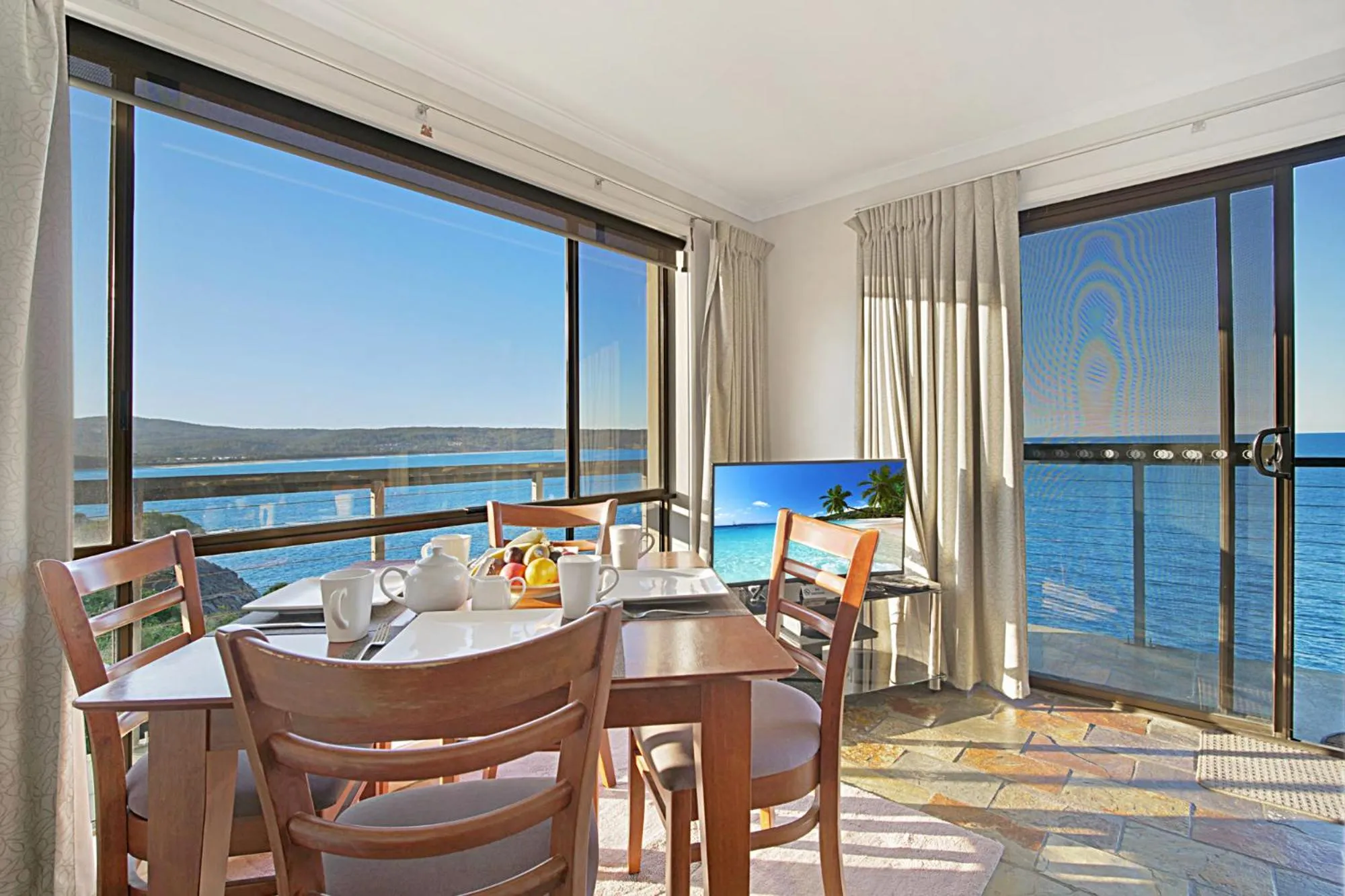 Dining area in Eagle Heights Holiday Units
