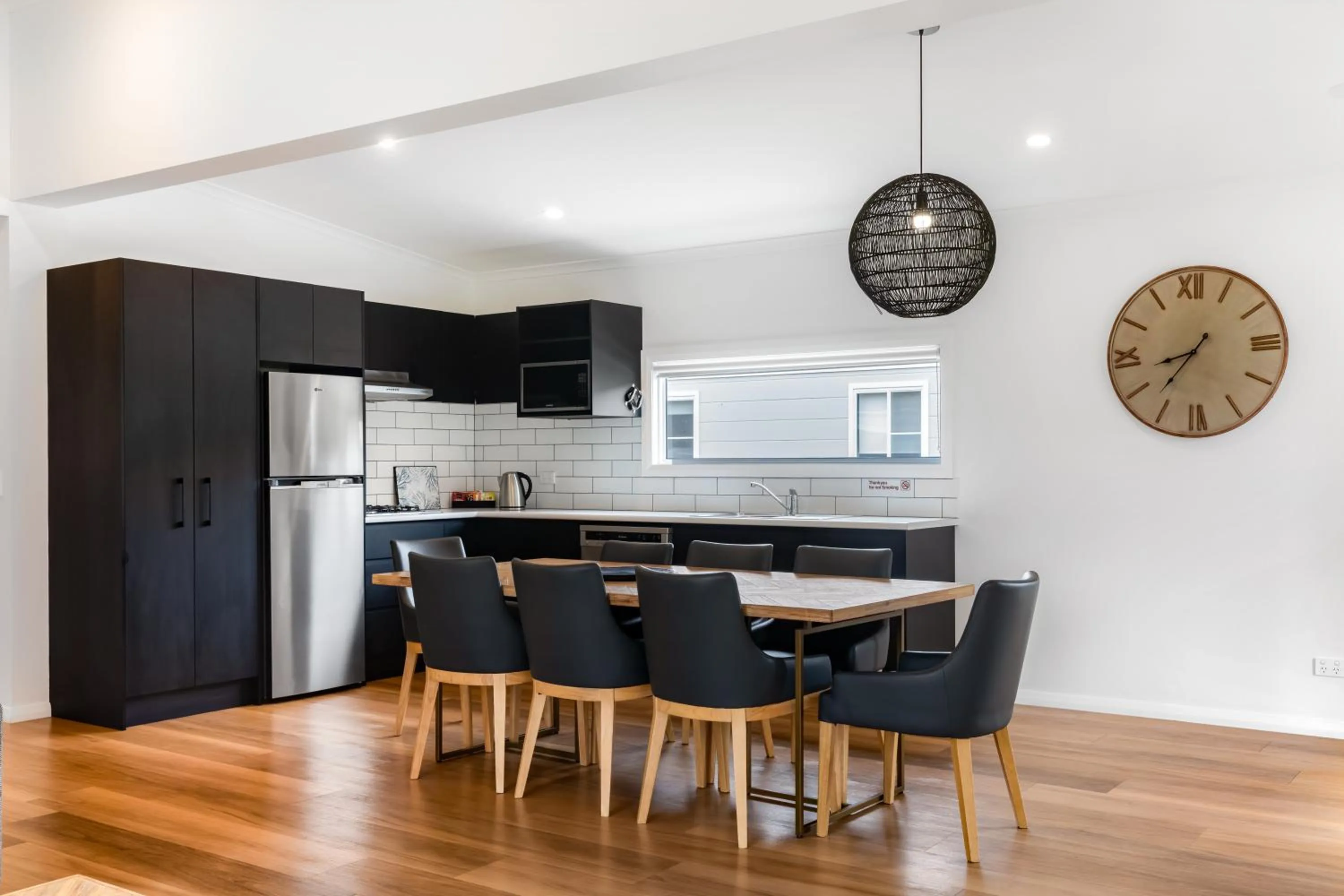 Kitchen or kitchenette in Seahorse Inn Hotel & Villas