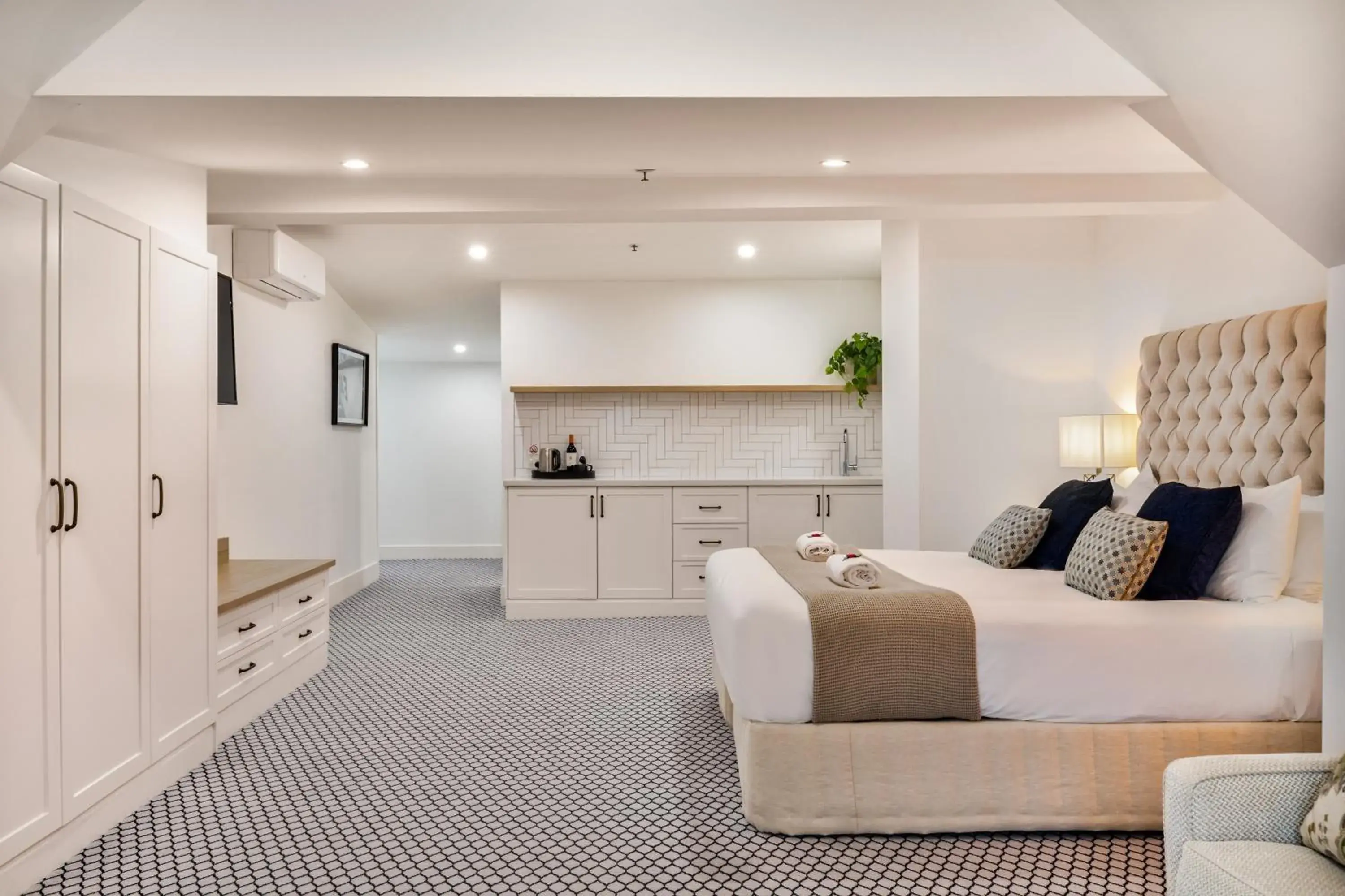 Deluxe Suite with Kitchenette and Ocean View in Seahorse Inn Hotel & Villas Deluxe Suite with Kitchenette and Ocean View in Seahorse Inn Hotel & Villas