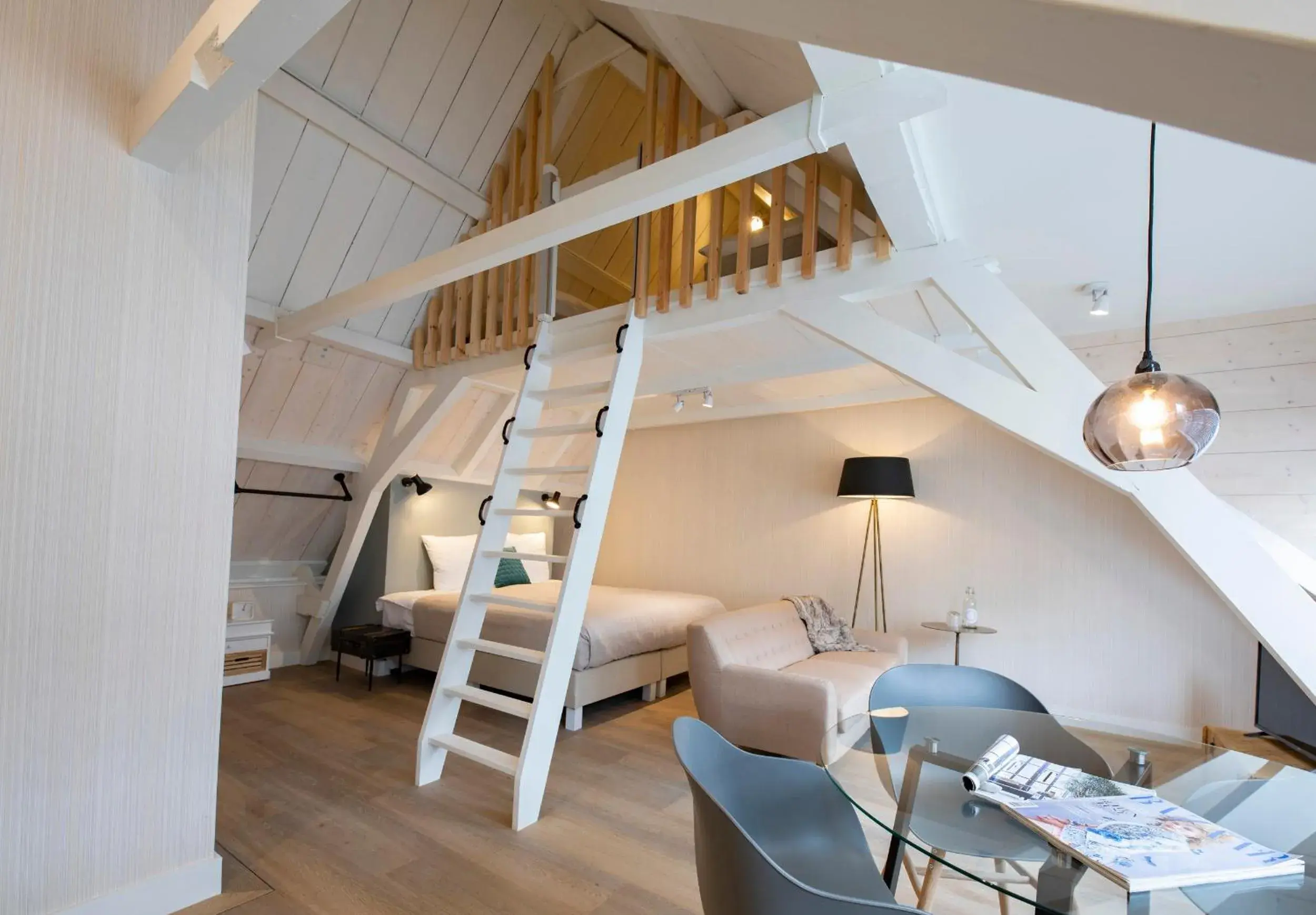 Family Suite with kitchenette and loft in Stadsvilla Mout Rotterdam-Schiedam Family Suite with kitchenette and loft in Stadsvilla Mout Rotterdam-Schiedam