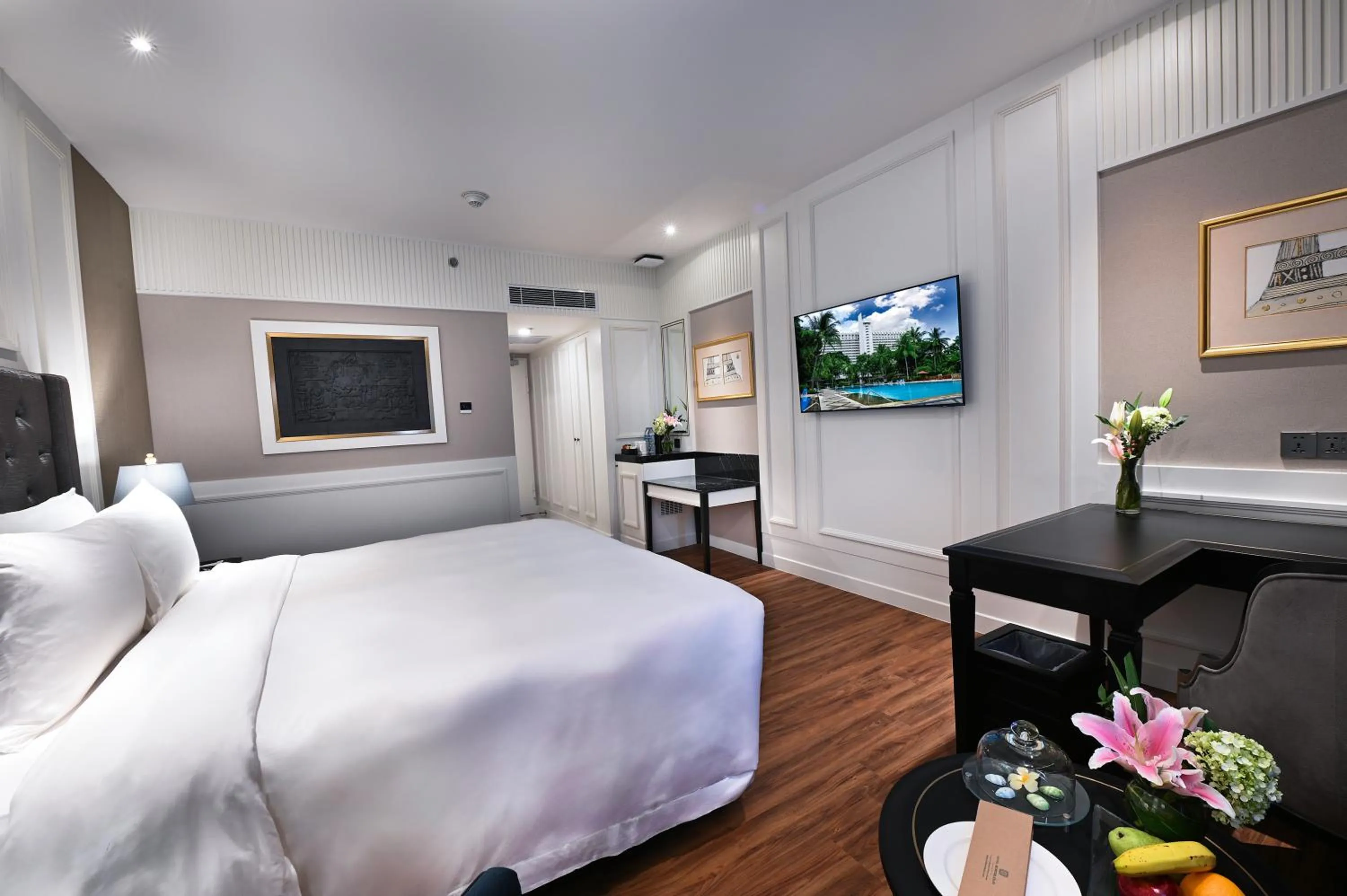 Property building, Bed in Hotel Borobudur Jakarta