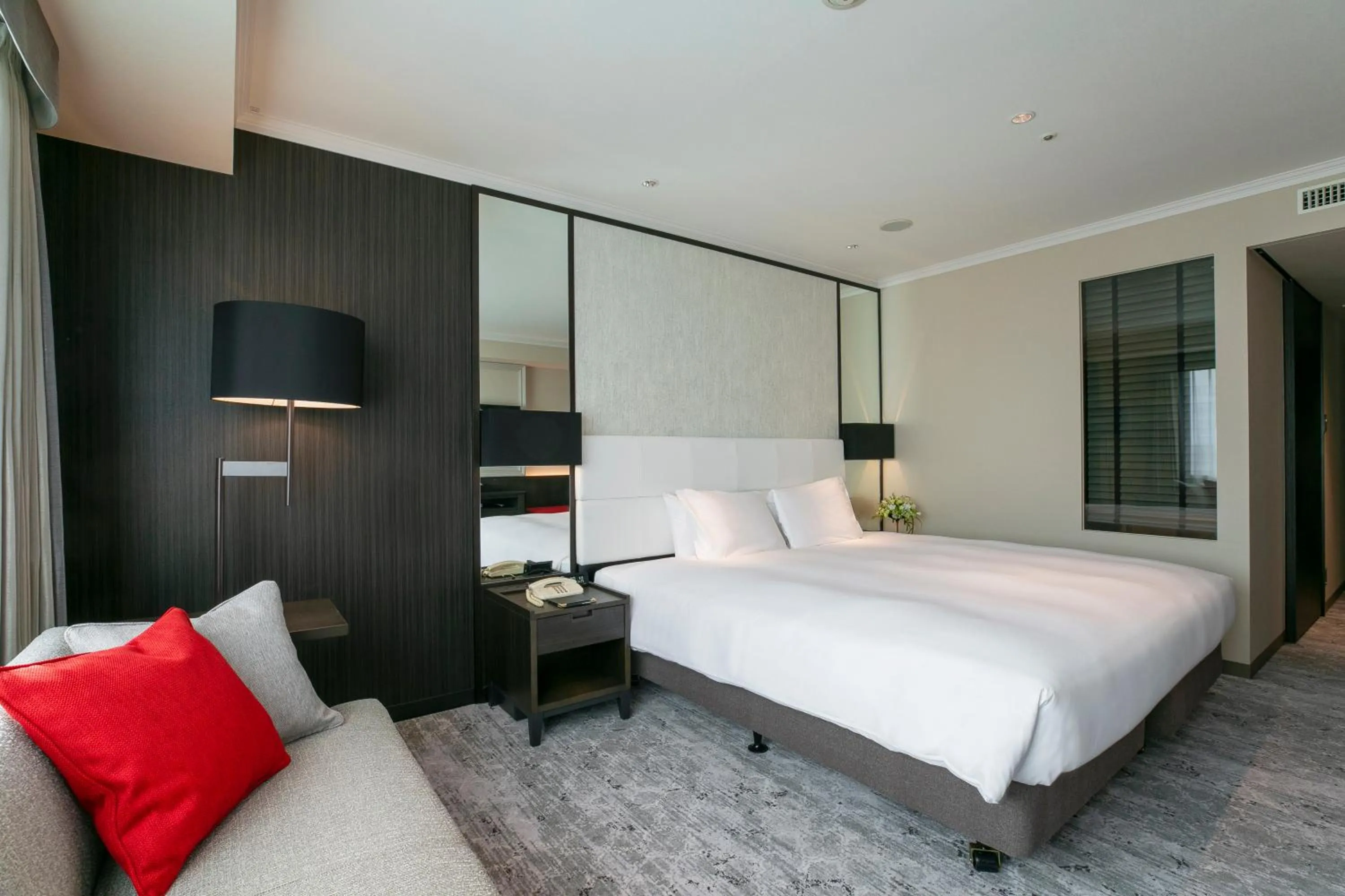 Photo of the whole room, Bed in Nagoya Tokyu Hotel