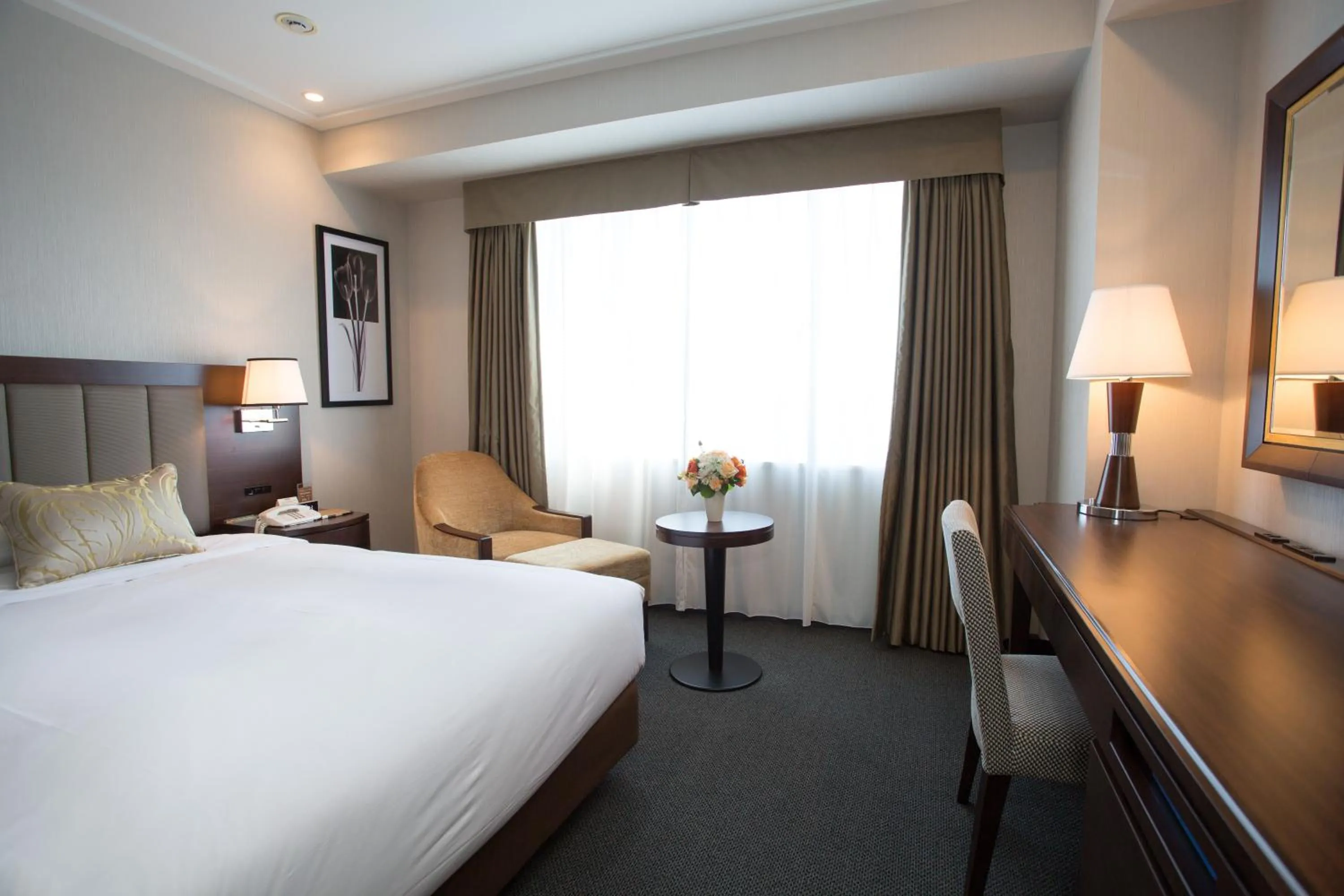 Photo of the whole room, Bed in Nagoya Tokyu Hotel