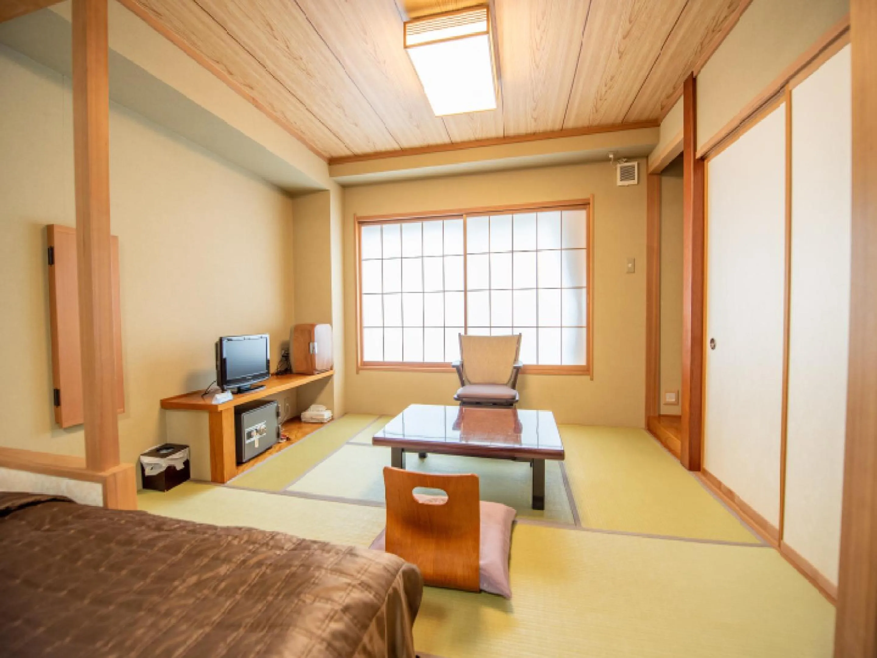 Living room, Bed in Ryokan Hakura