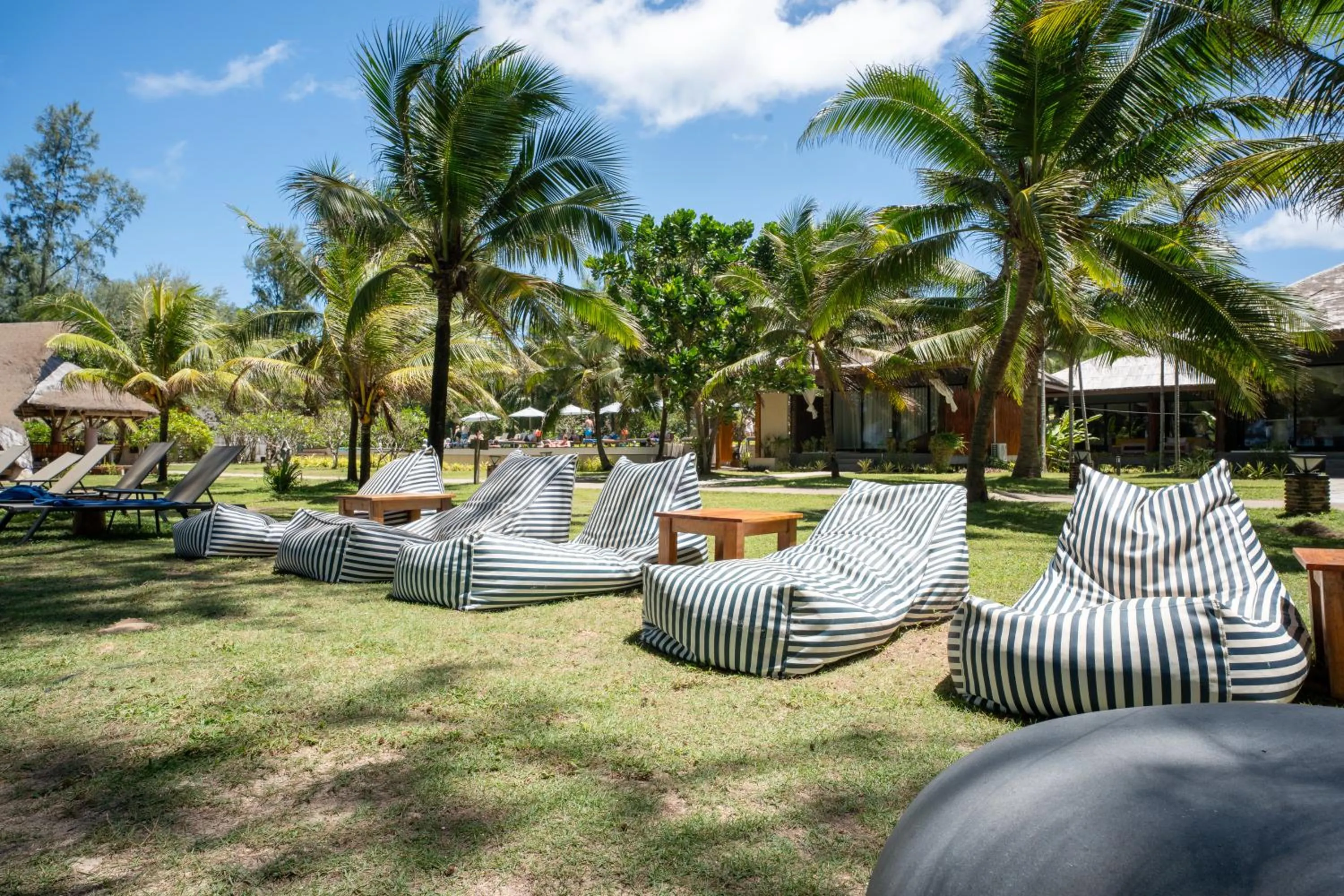 sunbed in Long Beach Chalet - SHA Extra Plus