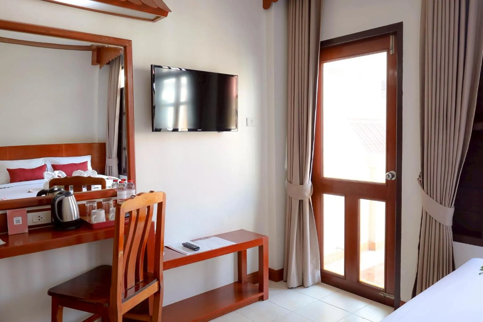 Coffee/tea facilities, Bed in Tony Resort