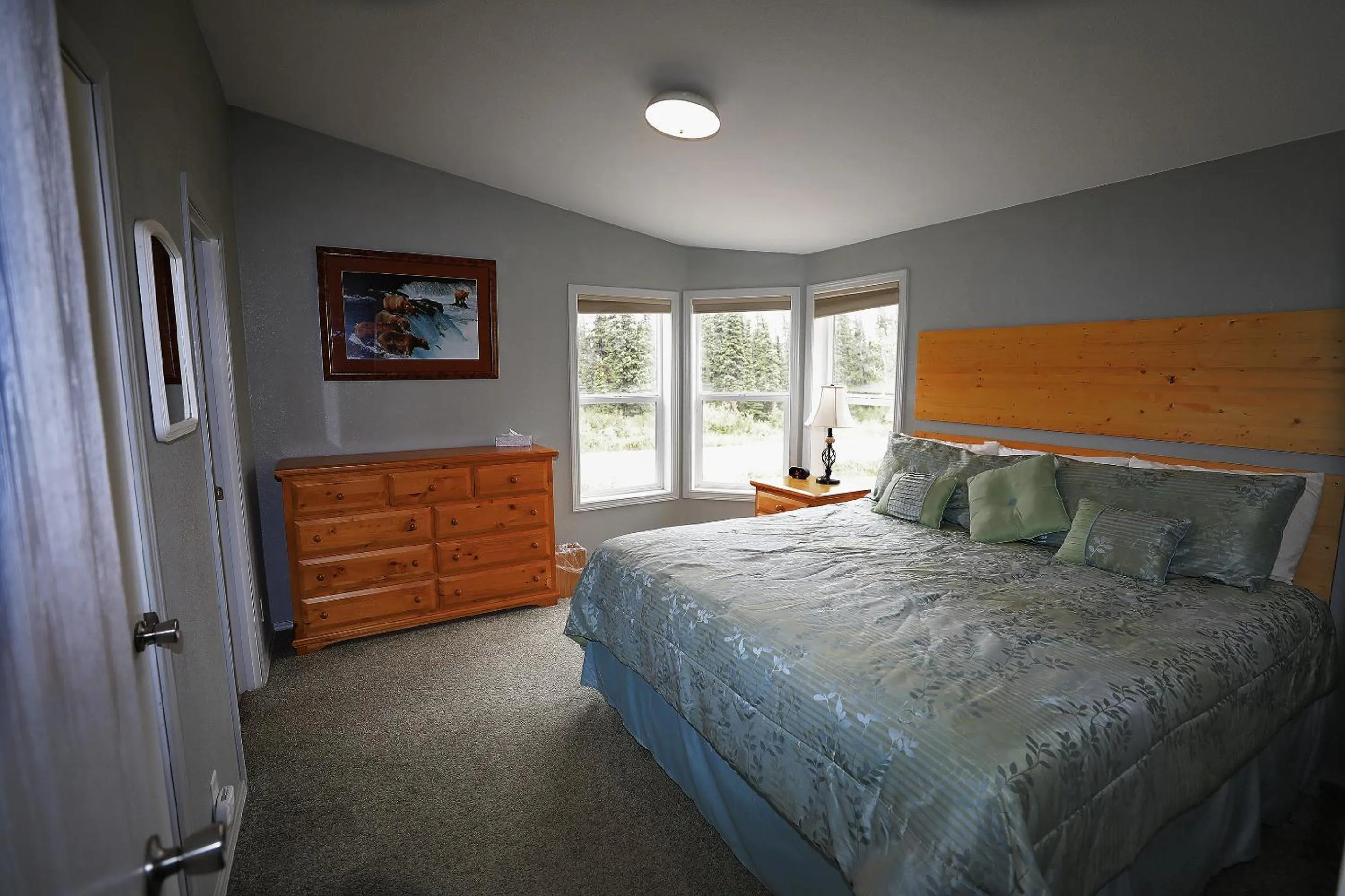 Bed in Denali Tri-Valley Cabins